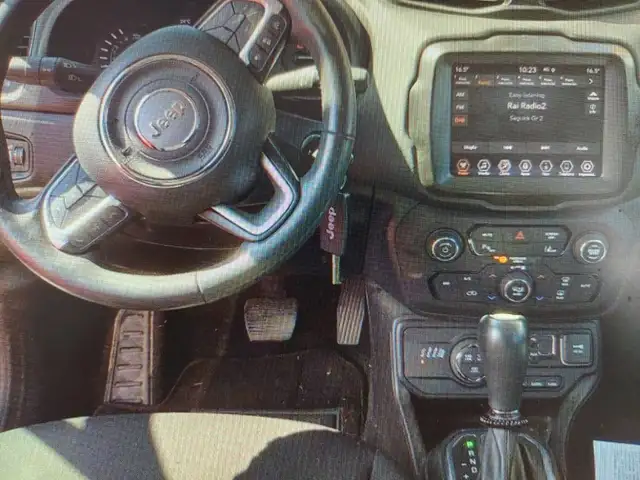 Jeep Renegade view 5