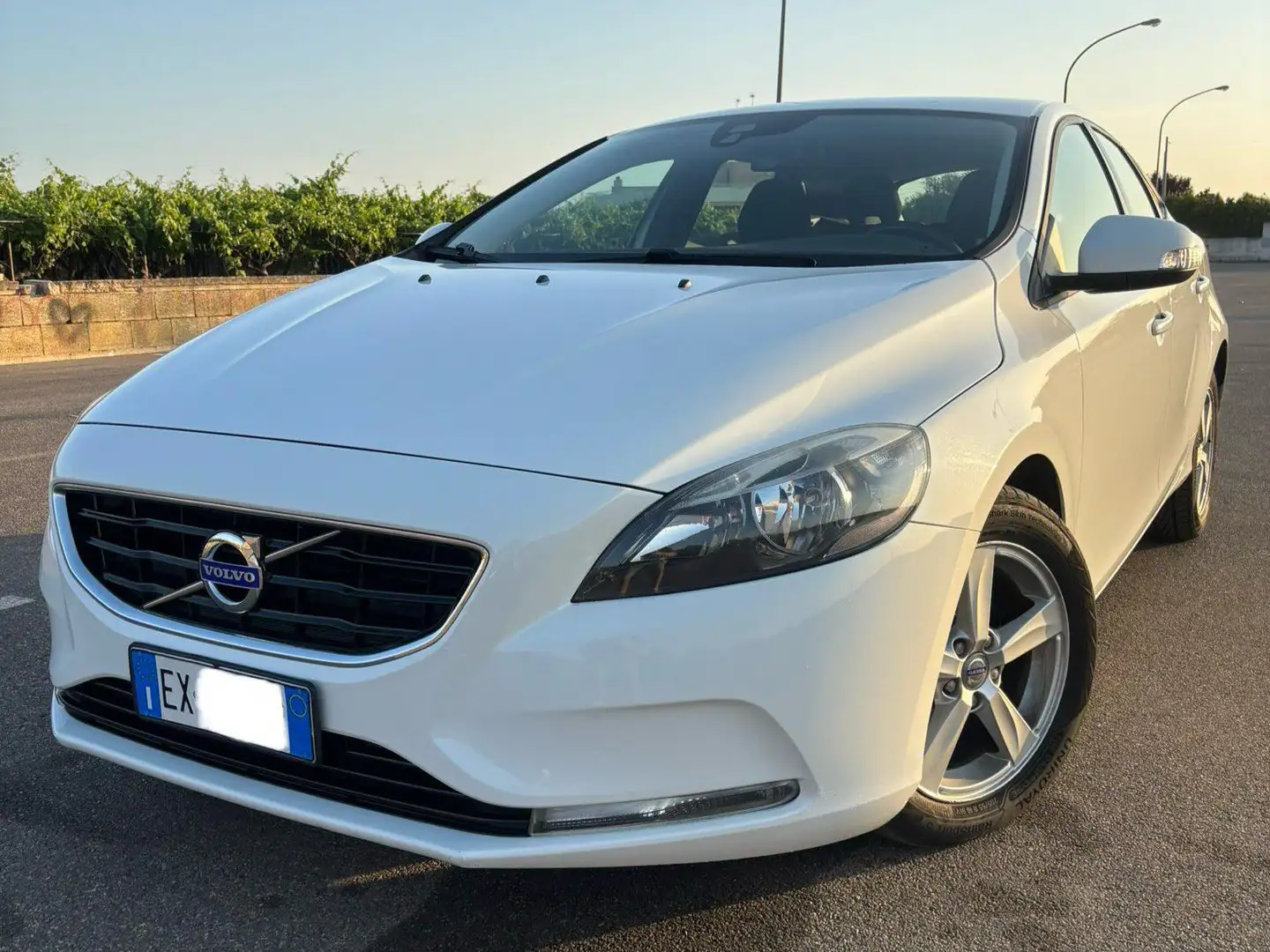 Volvo V40 1.6 D2 Business Edition Bianco - 1