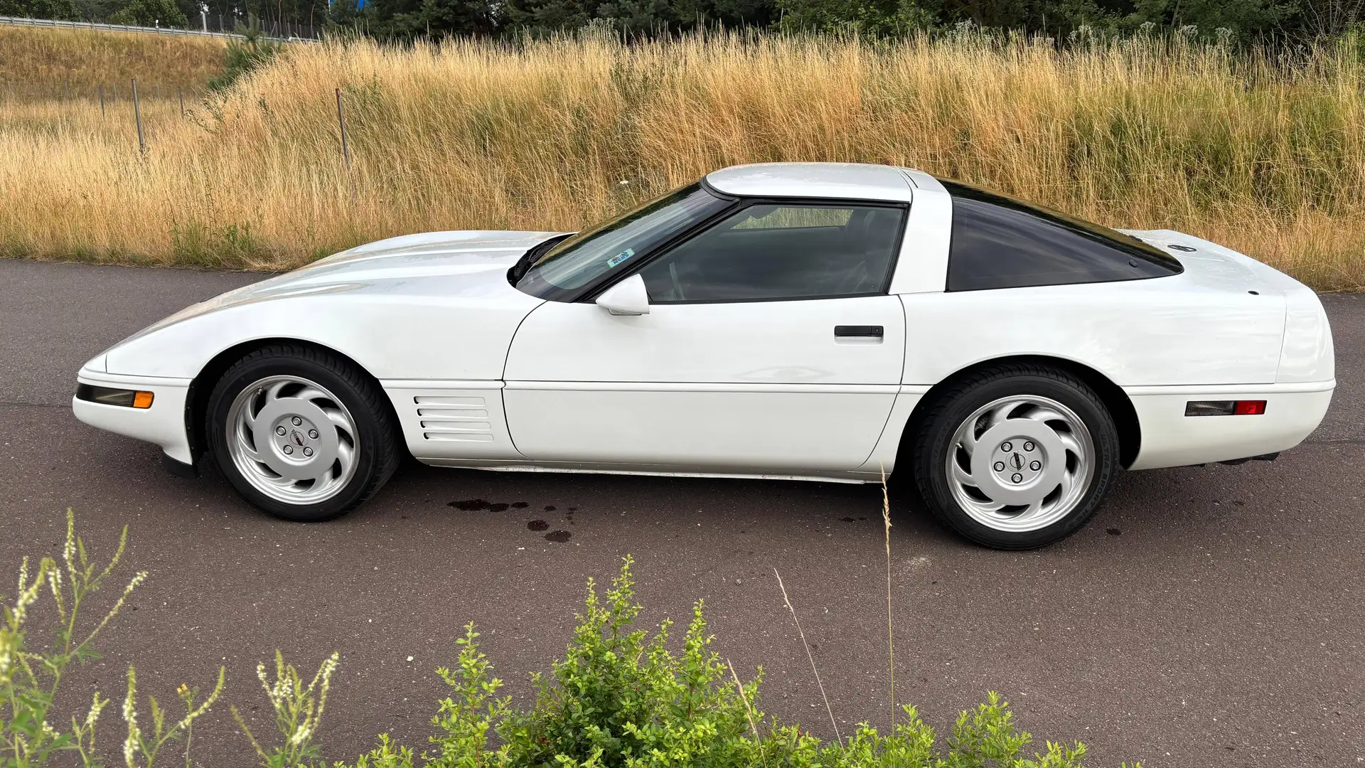 Corvette C4 LT1 300PS Handschalter H-Kennz CARFAX schwarzes Leder Weiß - 2