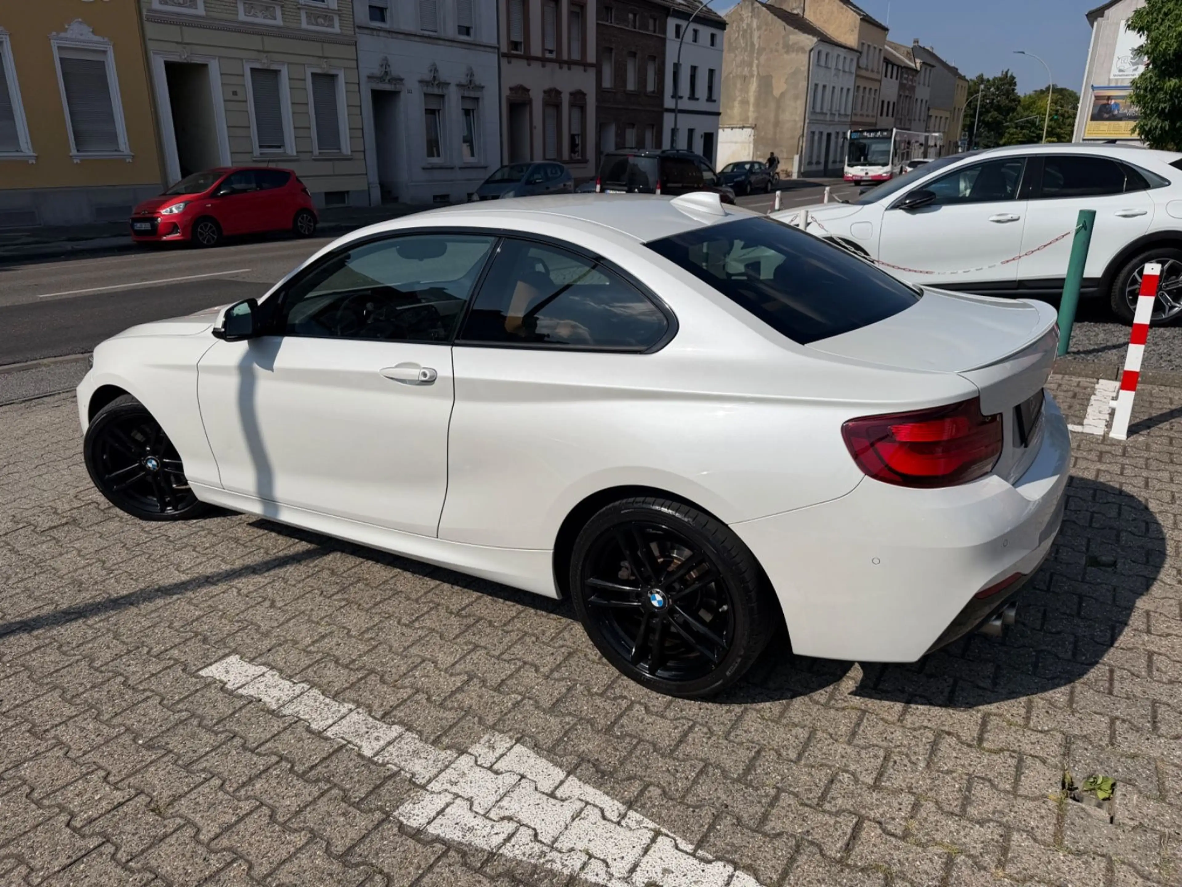 BMW 230 i Coupe M SPORT AUTOMATIK LED LEDER CAR PLAY — photo 6
