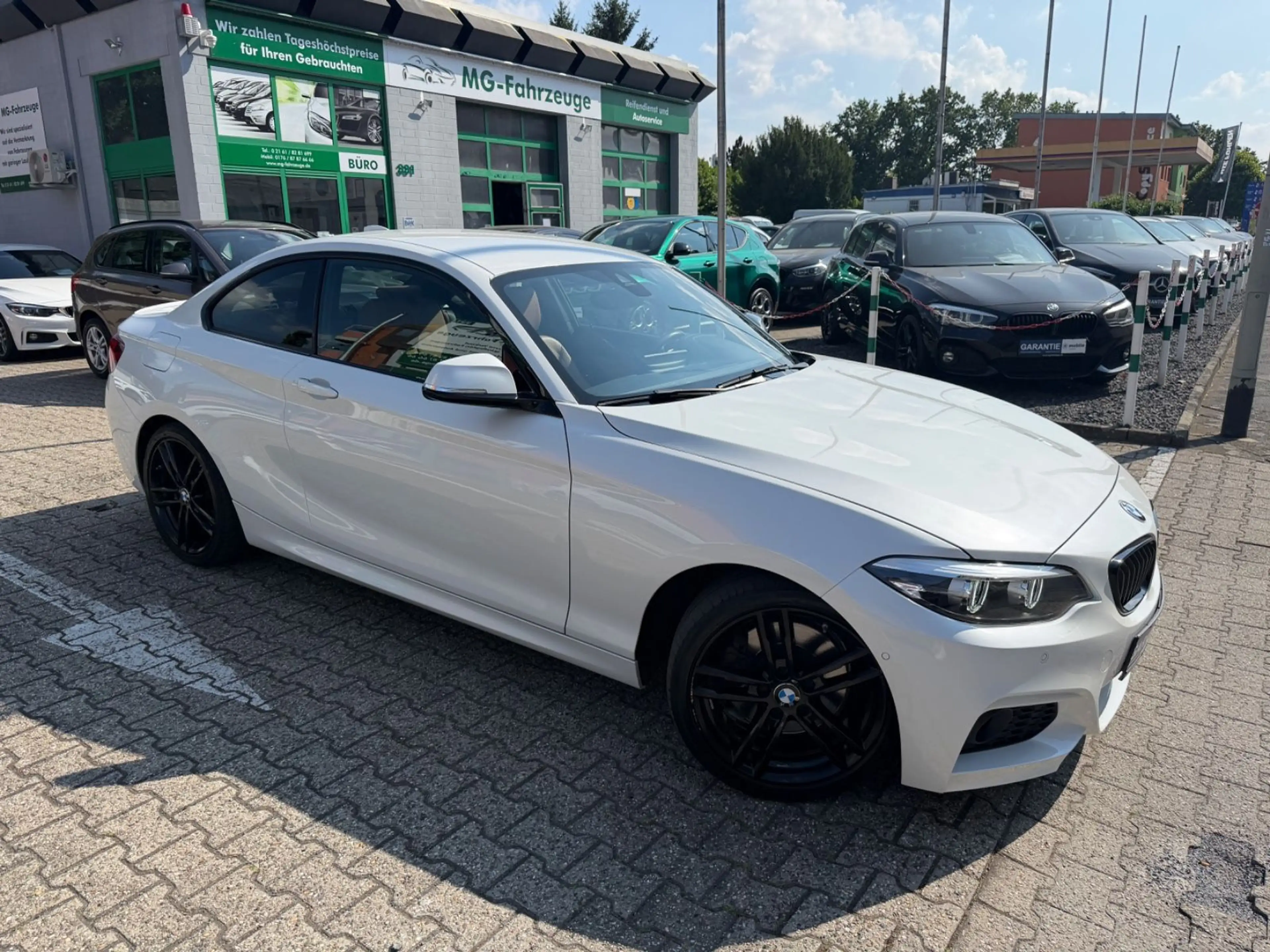 BMW 230 i Coupe M SPORT AUTOMATIK LED LEDER CAR PLAY — photo 2