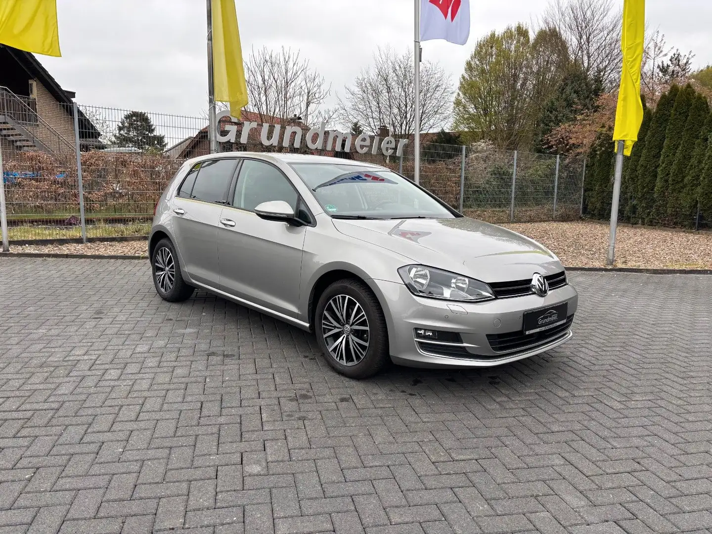 Volkswagen Golf VII Lim. Allstar/PDC/Allwetter/Automatik Silber - 2