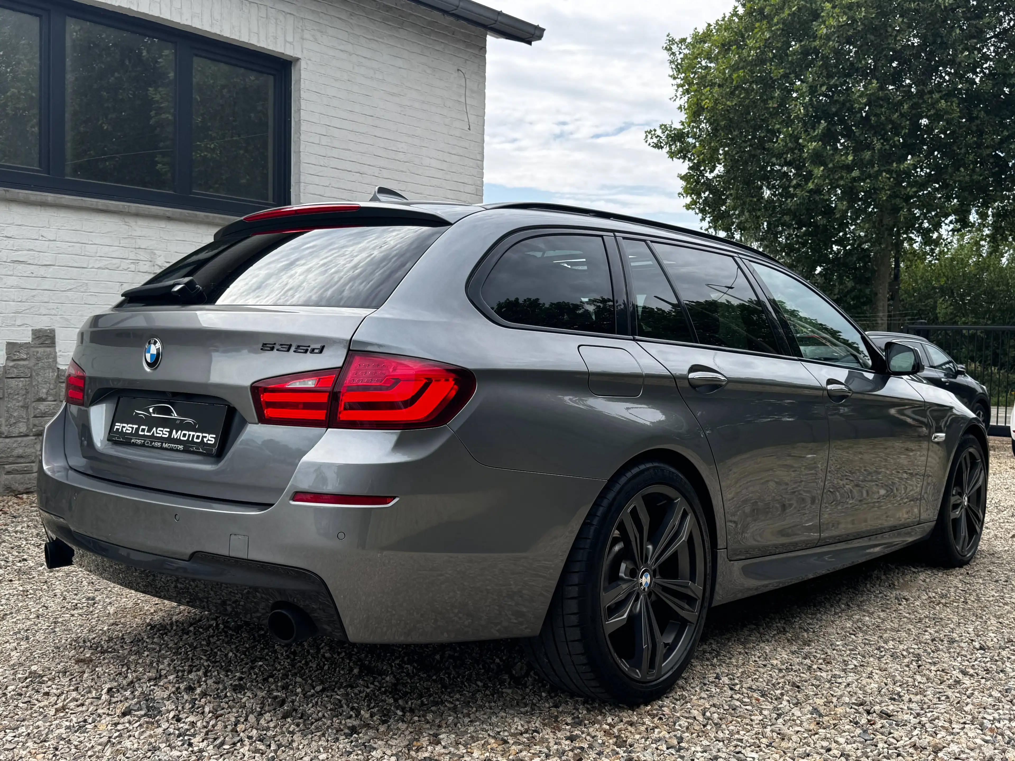 BMW 535 Touring 535dAS - FULL PACK M - PANO - NIGHTVISION - ADAPT CRUISE - CAMERA - FULL OPTIONS — photo 7