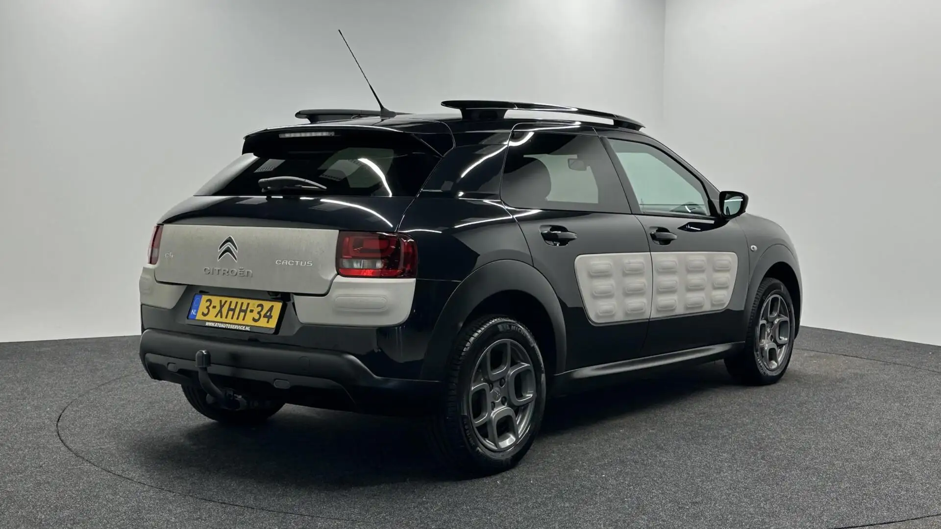 Citroen C4 Cactus 1.2 e-VTi Shine PANO CAMERA LM ECC CRUISE NAVI. Negro - 2
