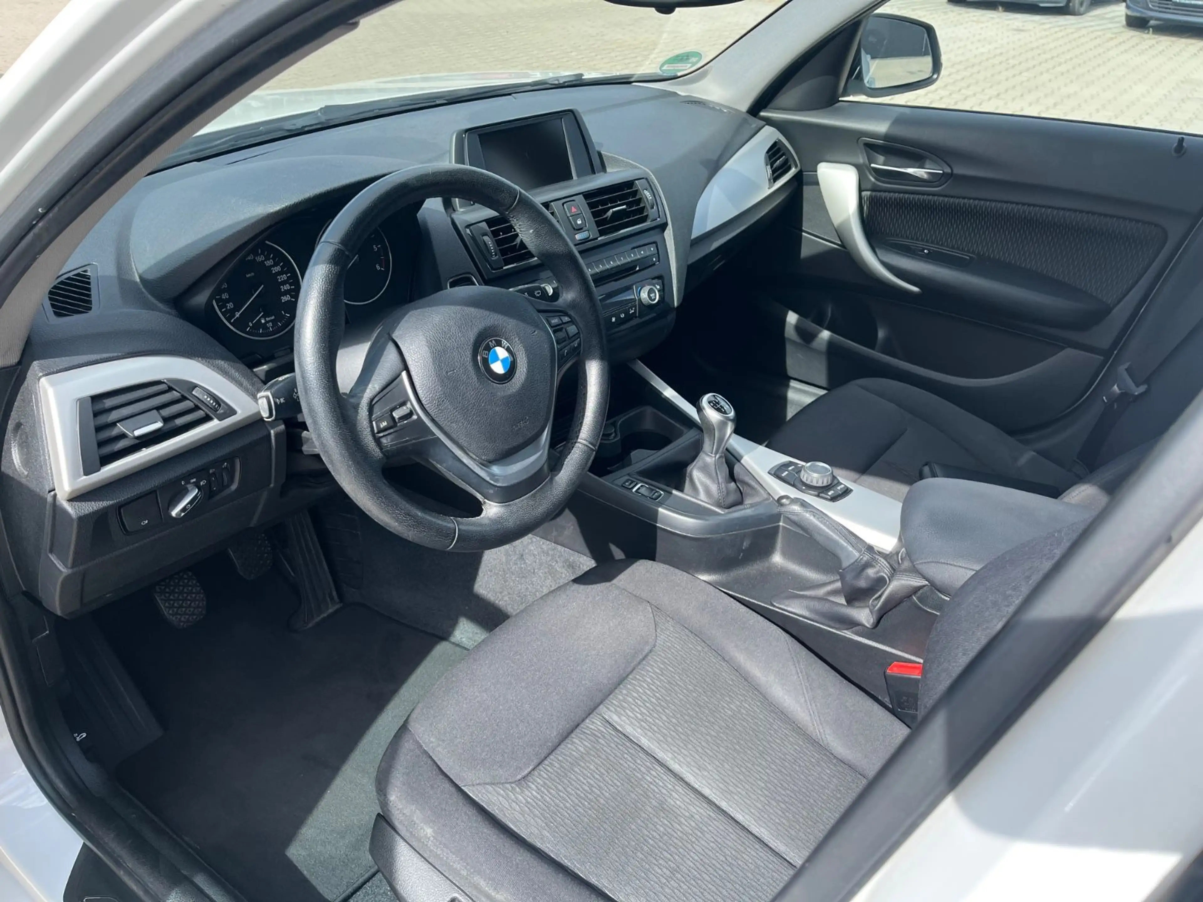 BMW 118 d Limo 5-trg. 8-fach Alu 2.Hand TOP Zustand — photo 11