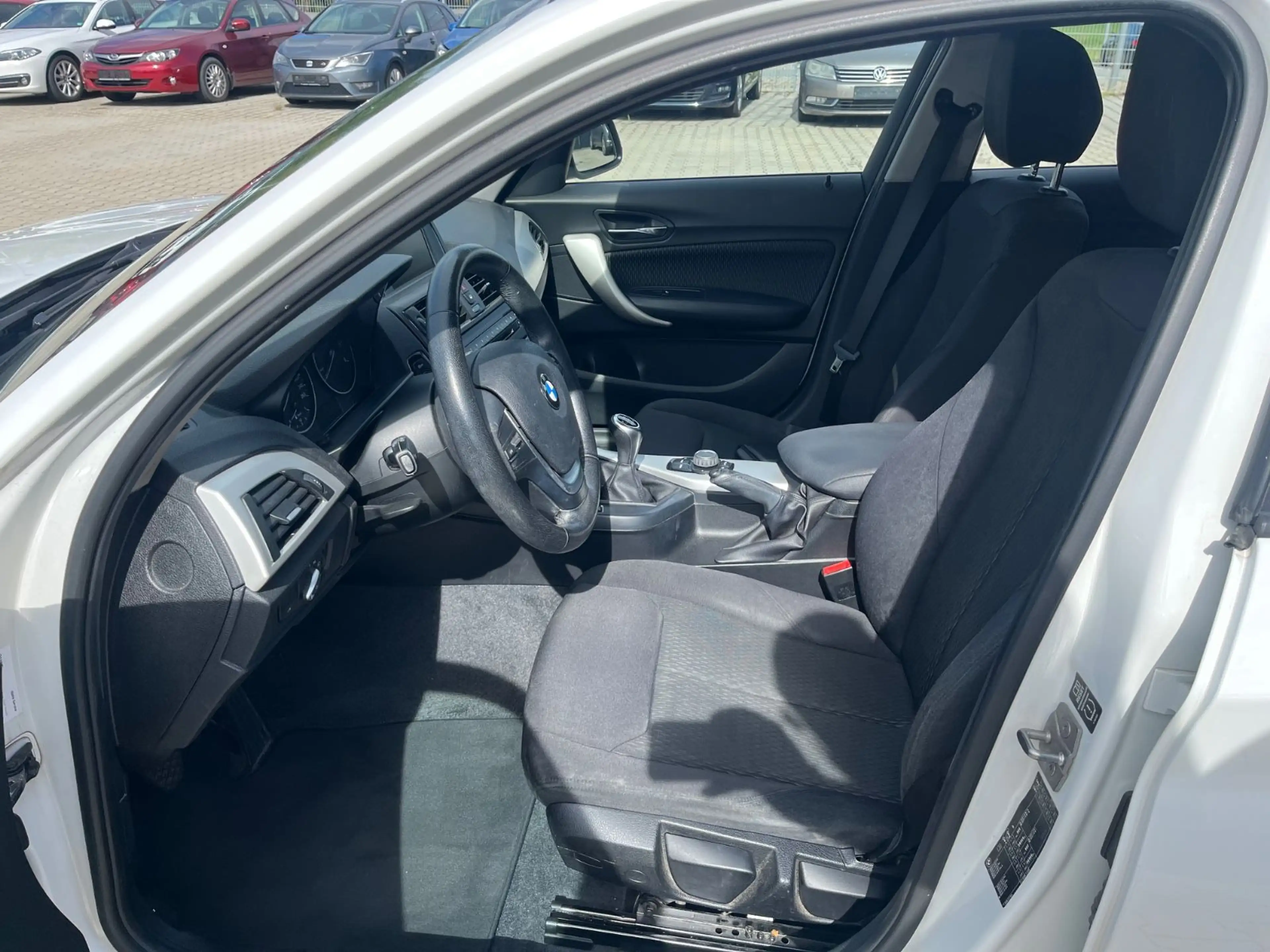 BMW 118 d Limo 5-trg. 8-fach Alu 2.Hand TOP Zustand — photo 12