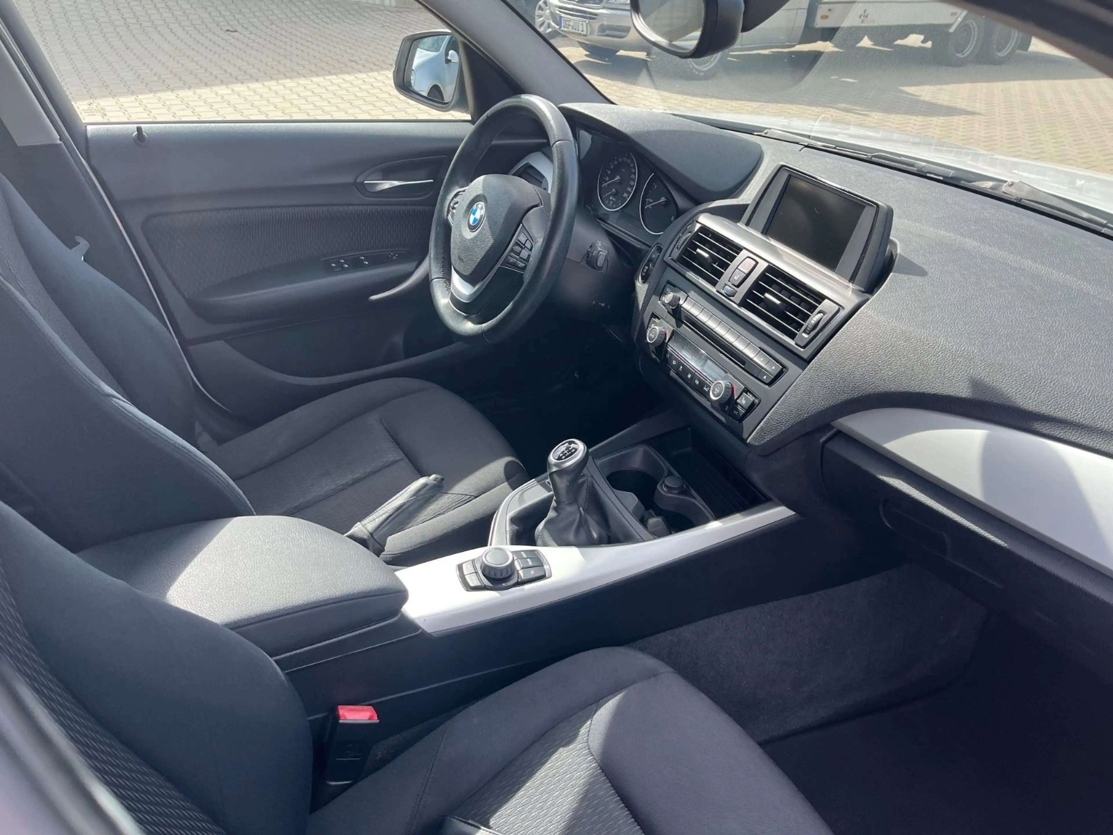 BMW 118 d Limo 5-trg. 8-fach Alu 2.Hand TOP Zustand — photo 13