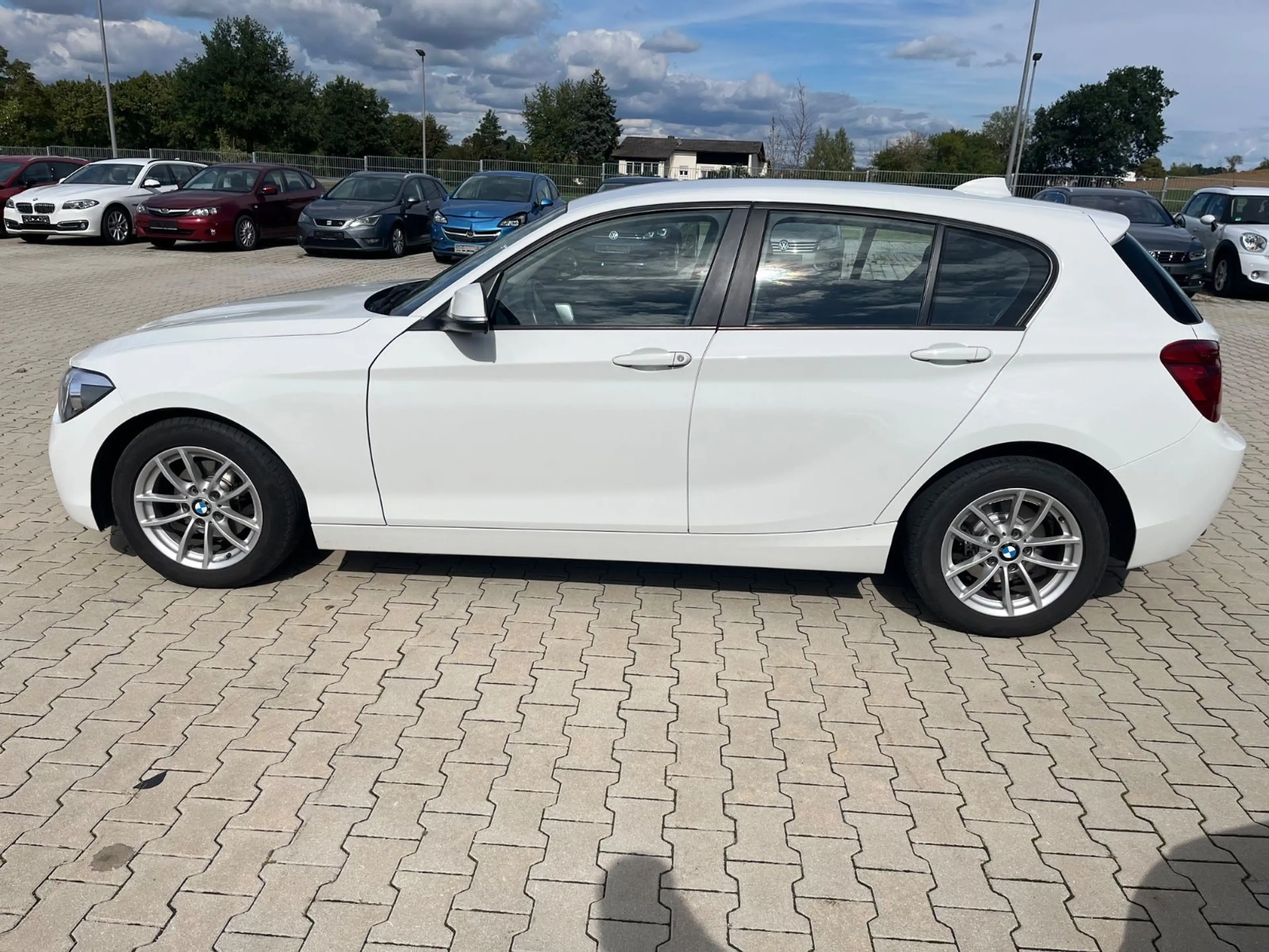 BMW 118 d Limo 5-trg. 8-fach Alu 2.Hand TOP Zustand — photo 5
