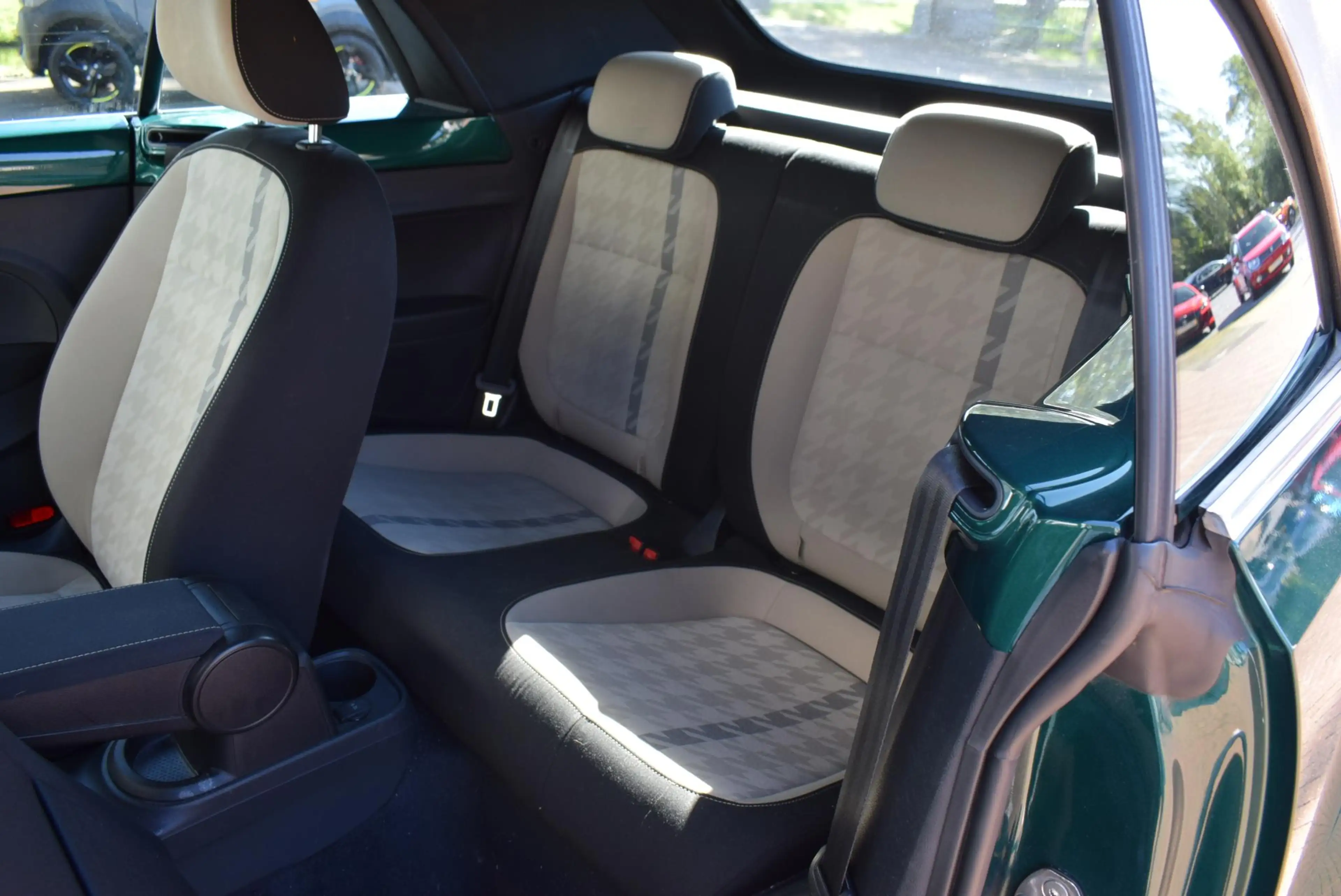 Volkswagen Beetle Cabriolet 1.2 TSI Exclusive Series Navi Airco Km 7 — photo 7