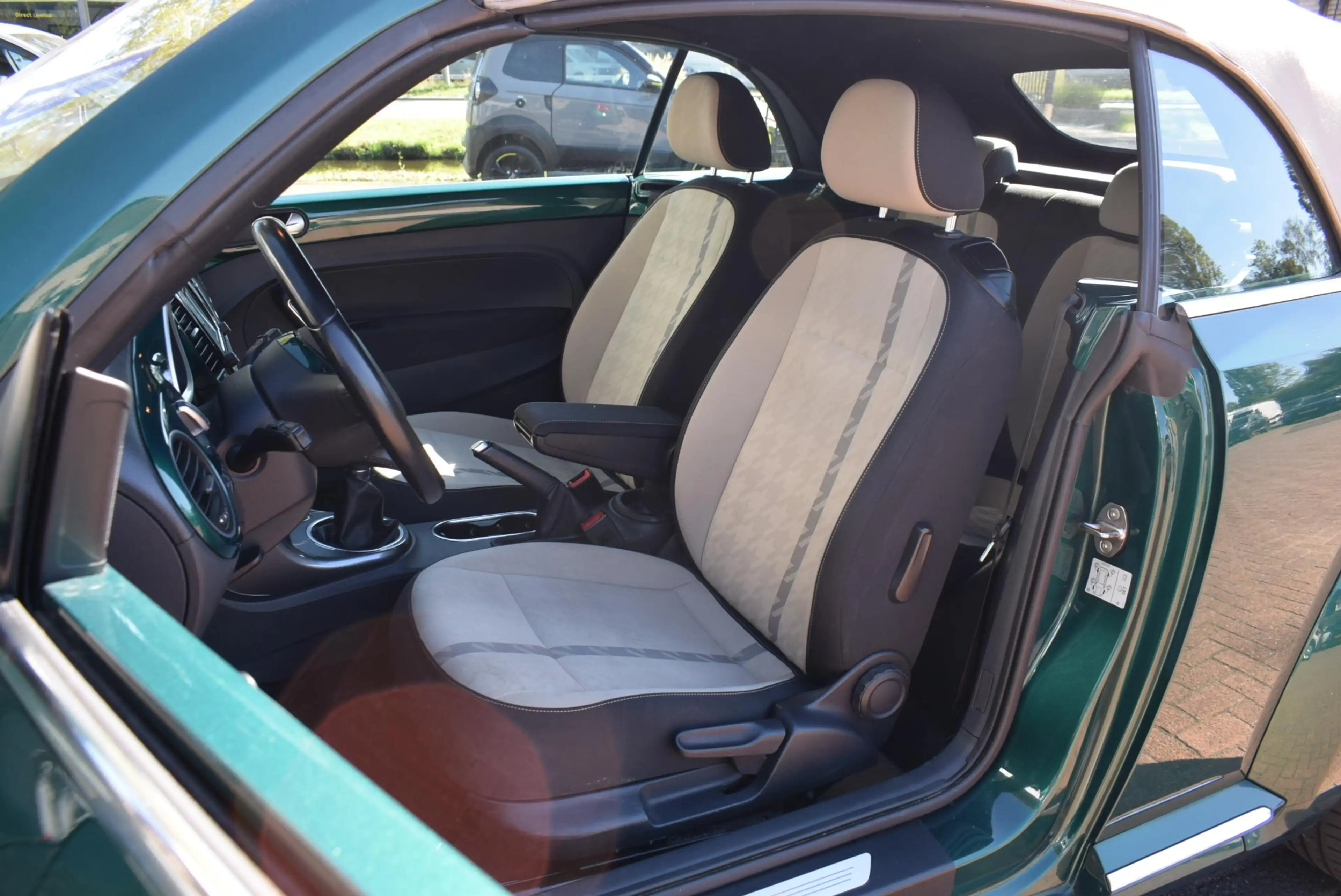 Volkswagen Beetle Cabriolet 1.2 TSI Exclusive Series Navi Airco Km 7 — photo 6