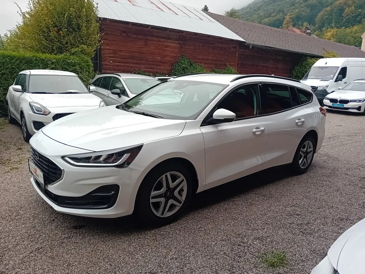 Ford Focus Turnier FACELIFT 1.5l EcoBlue Aut. Cool & Connect Weiß - 2
