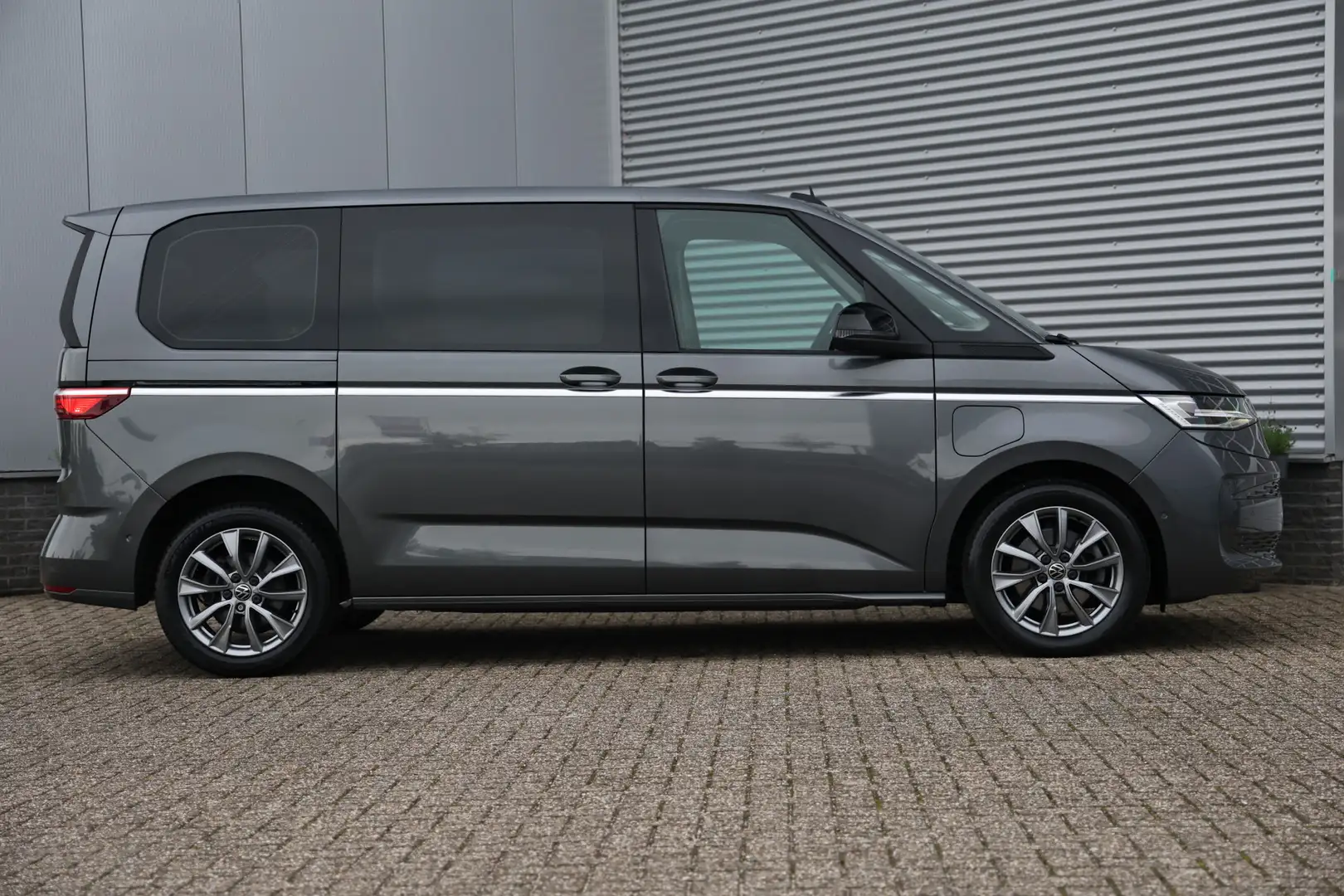 Volkswagen T7 Multivan 1.4 eHybrid L1H1 Style 7P 218PK Elektrische Schuif Gris - 2