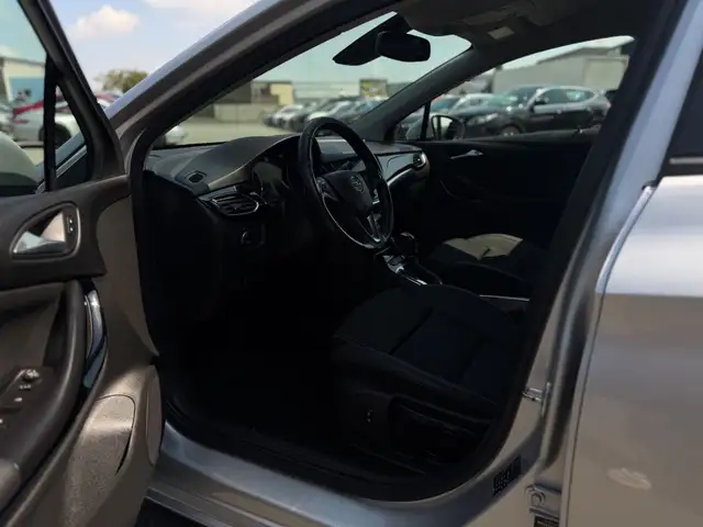 Opel Astra view 9