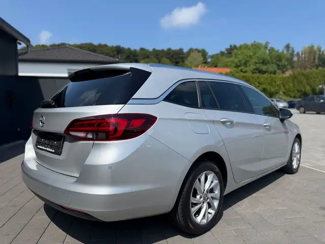 Opel Astra view 7