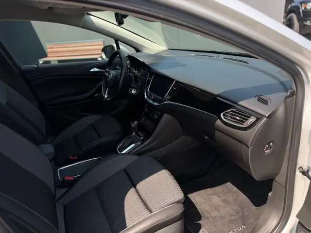 Opel Astra view 13