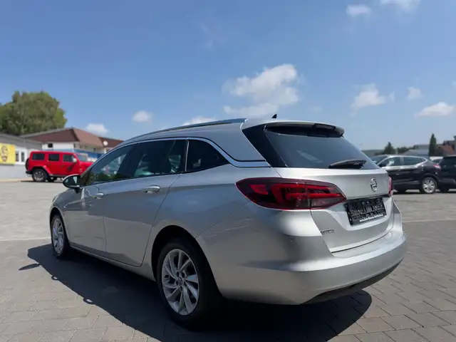 Opel Astra view 5