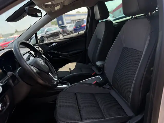 Opel Astra view 12