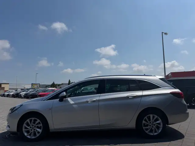 Opel Astra view 4