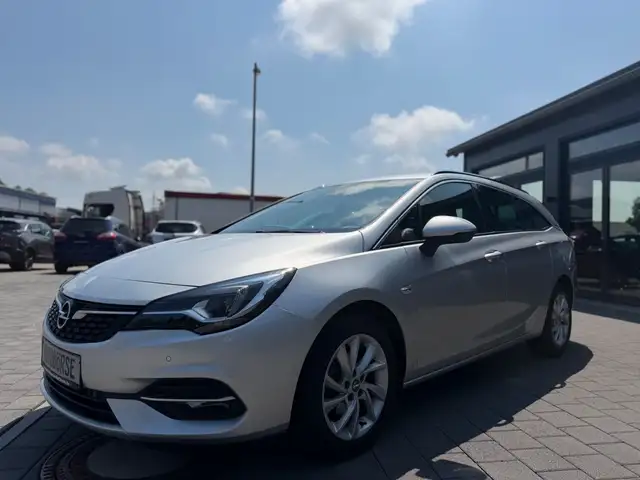 Opel Astra view 3