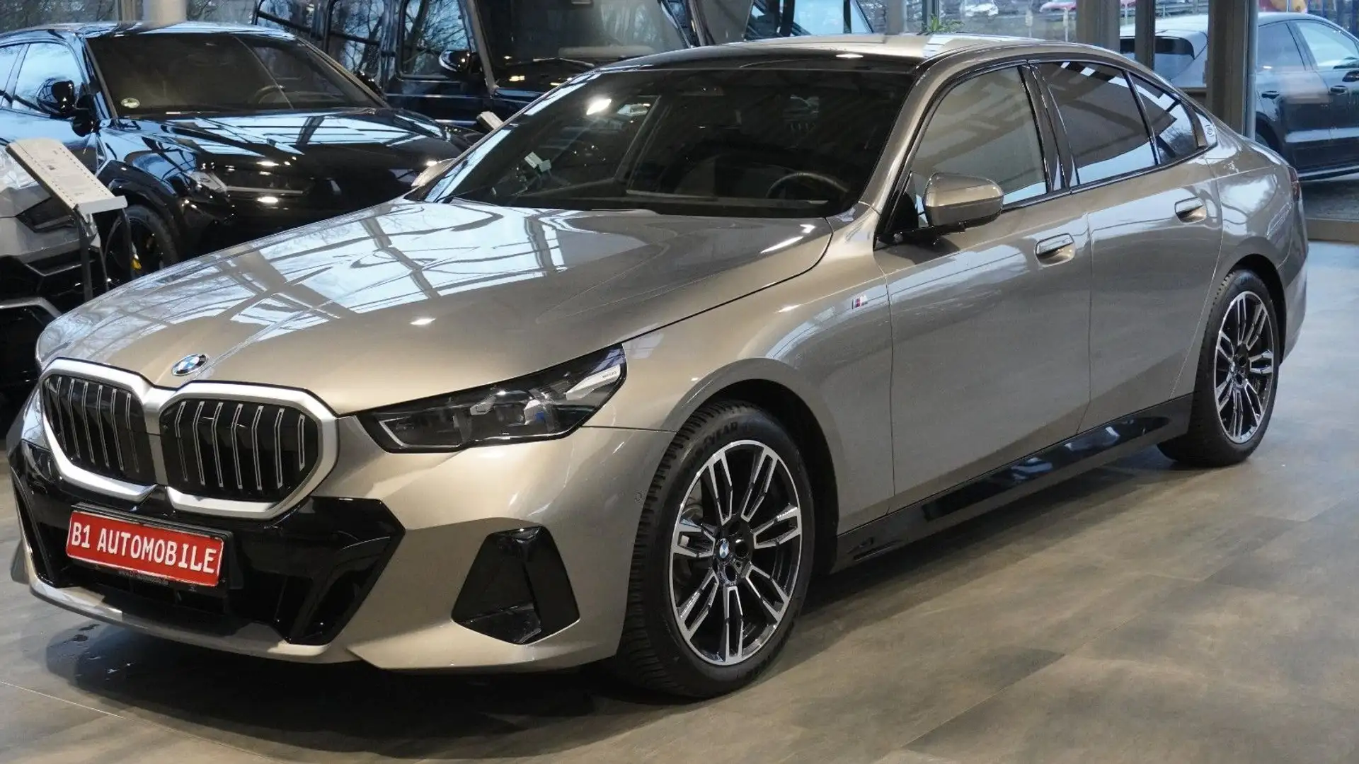 BMW 520 i *M Sport*AHK*HUD*PANO*STAHZ*VOLL Grau - 1