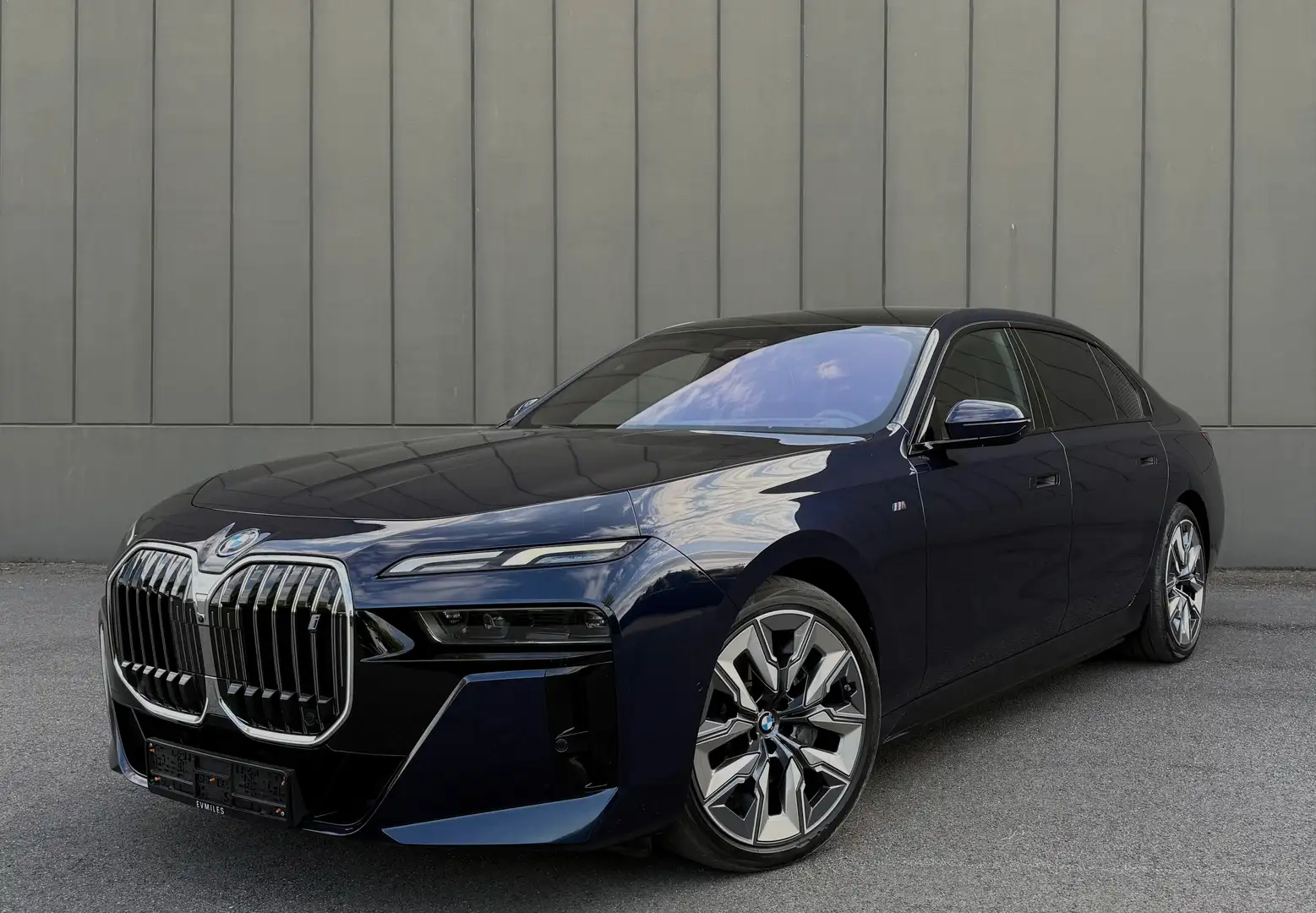 BMW i7 i7 xDrive60 M Sport INDIVIDUAL | THEATRE | Lounge Bleu - 1