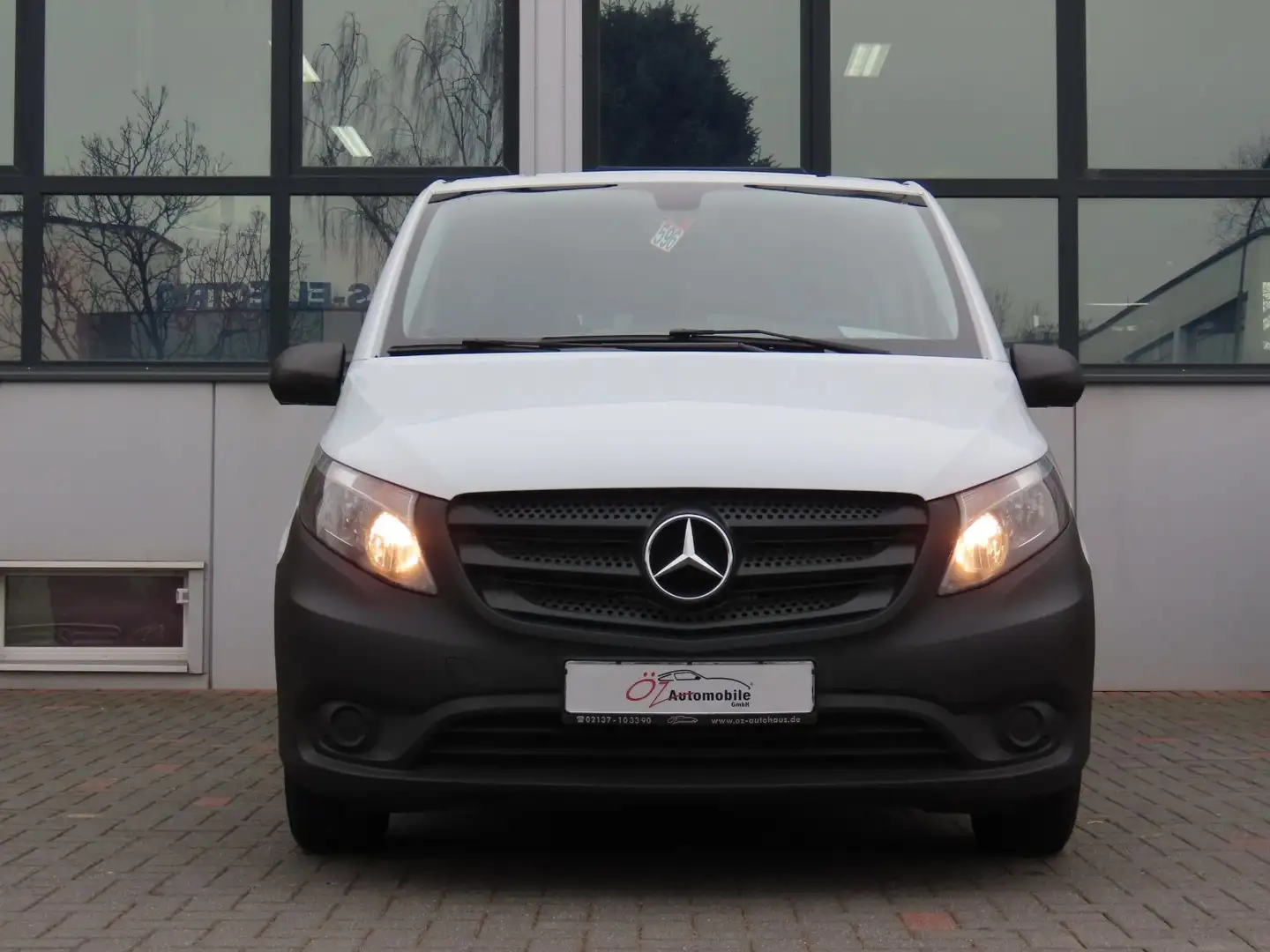 Mercedes-Benz Vito Tourer 111 CDI Pro FWD extralang 8Sitzer White - 2