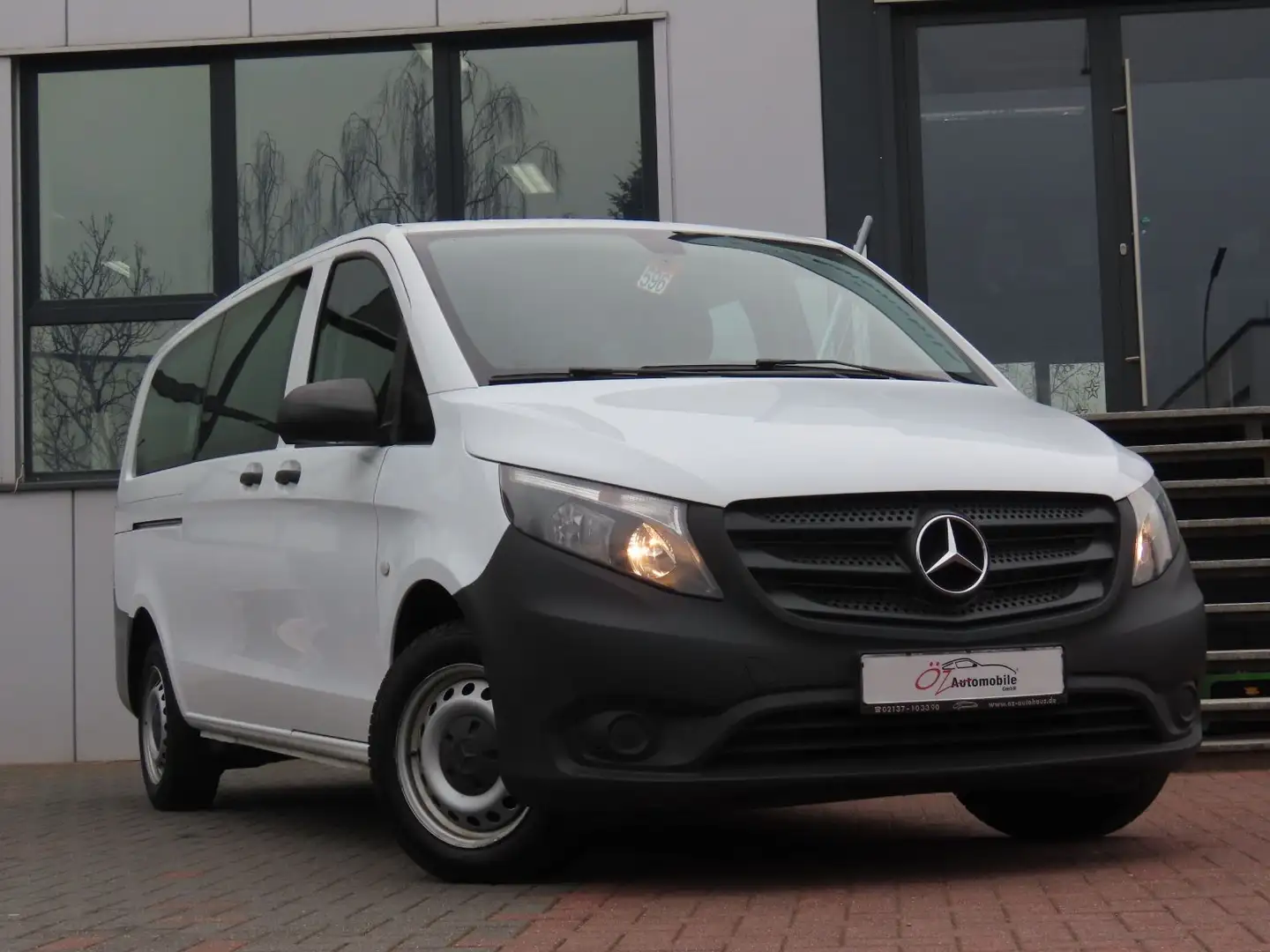 Mercedes-Benz Vito Tourer 111 CDI Pro FWD extralang 8Sitzer White - 1