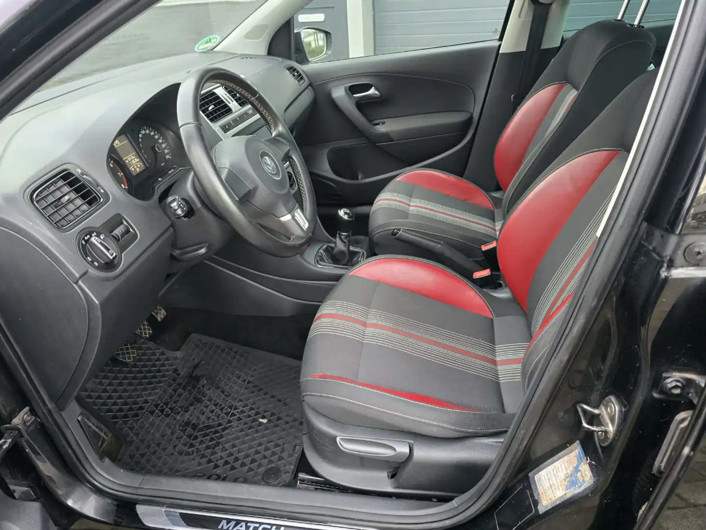 Volkswagen Polo 1.2 12 V LIVE BLUE MOTION COMFORTLINE Schwarz - 2