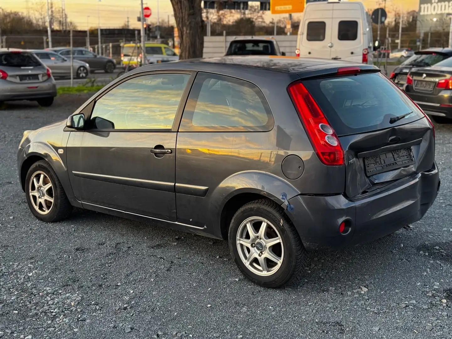 Ford Fiesta Style Grau - 2