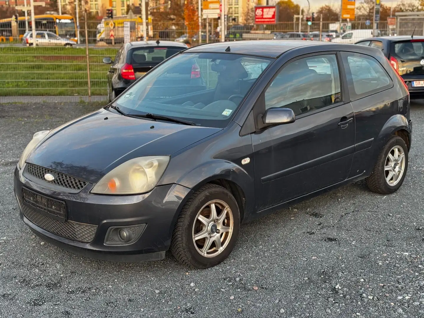 Ford Fiesta Style Grau - 1