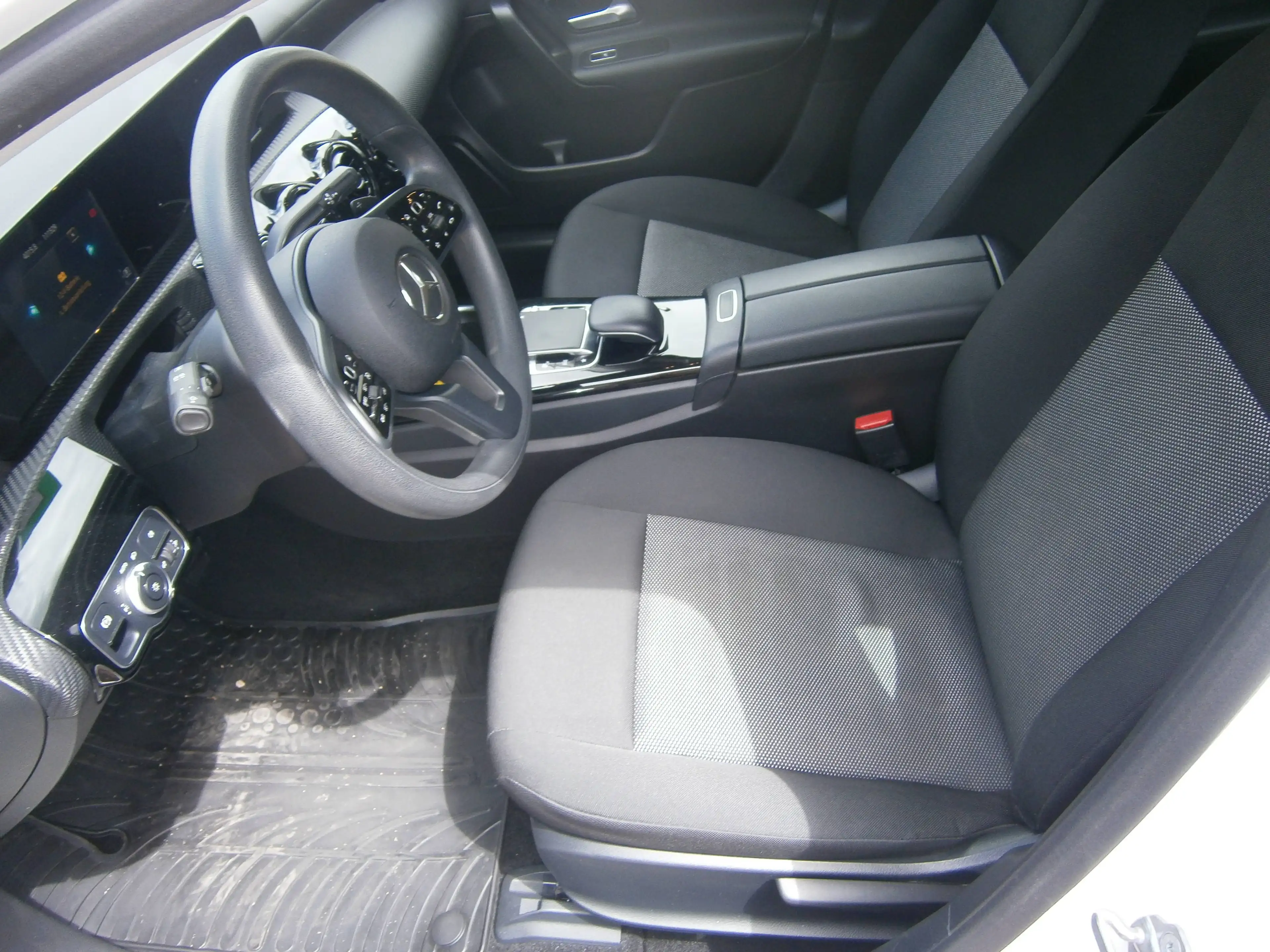 Mercedes-Benz A 200 A-Klasse 7G-DCT Edition 1 — photo 9