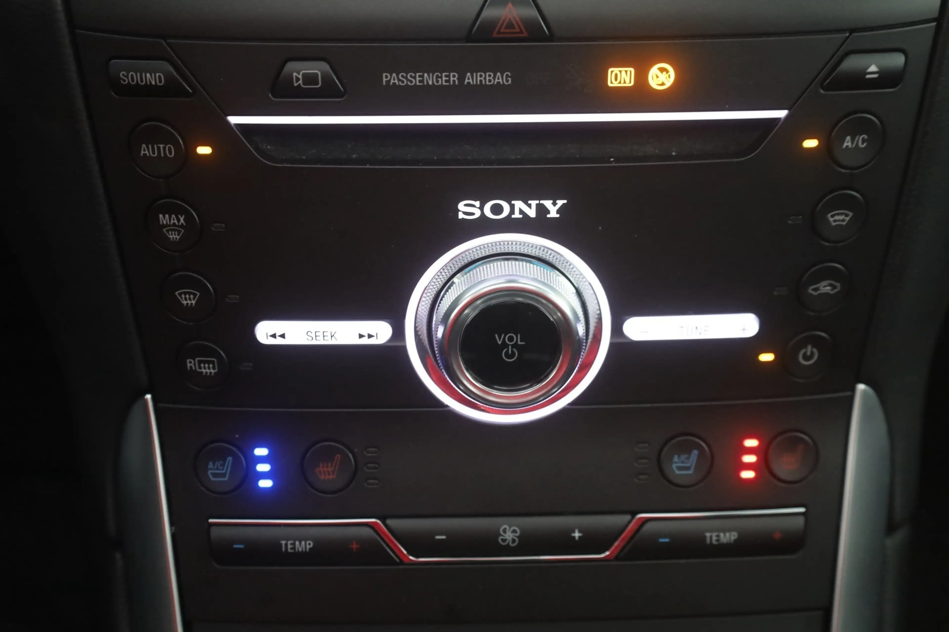 Ford Edge 2.0 TDCi Sport AWD LED Navi Sitzbelüftung — photo 13