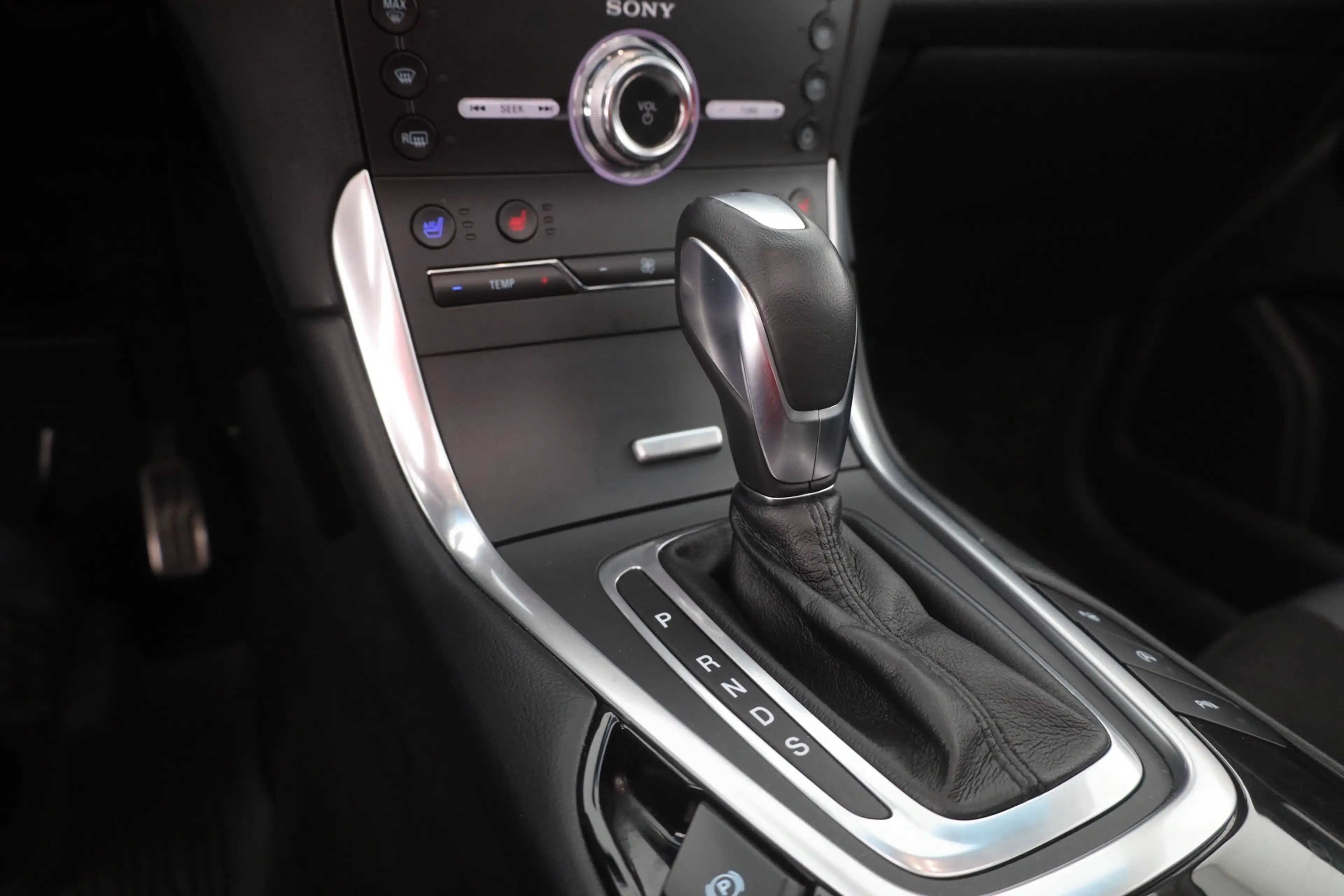 Ford Edge 2.0 TDCi Sport AWD LED Navi Sitzbelüftung — photo 15