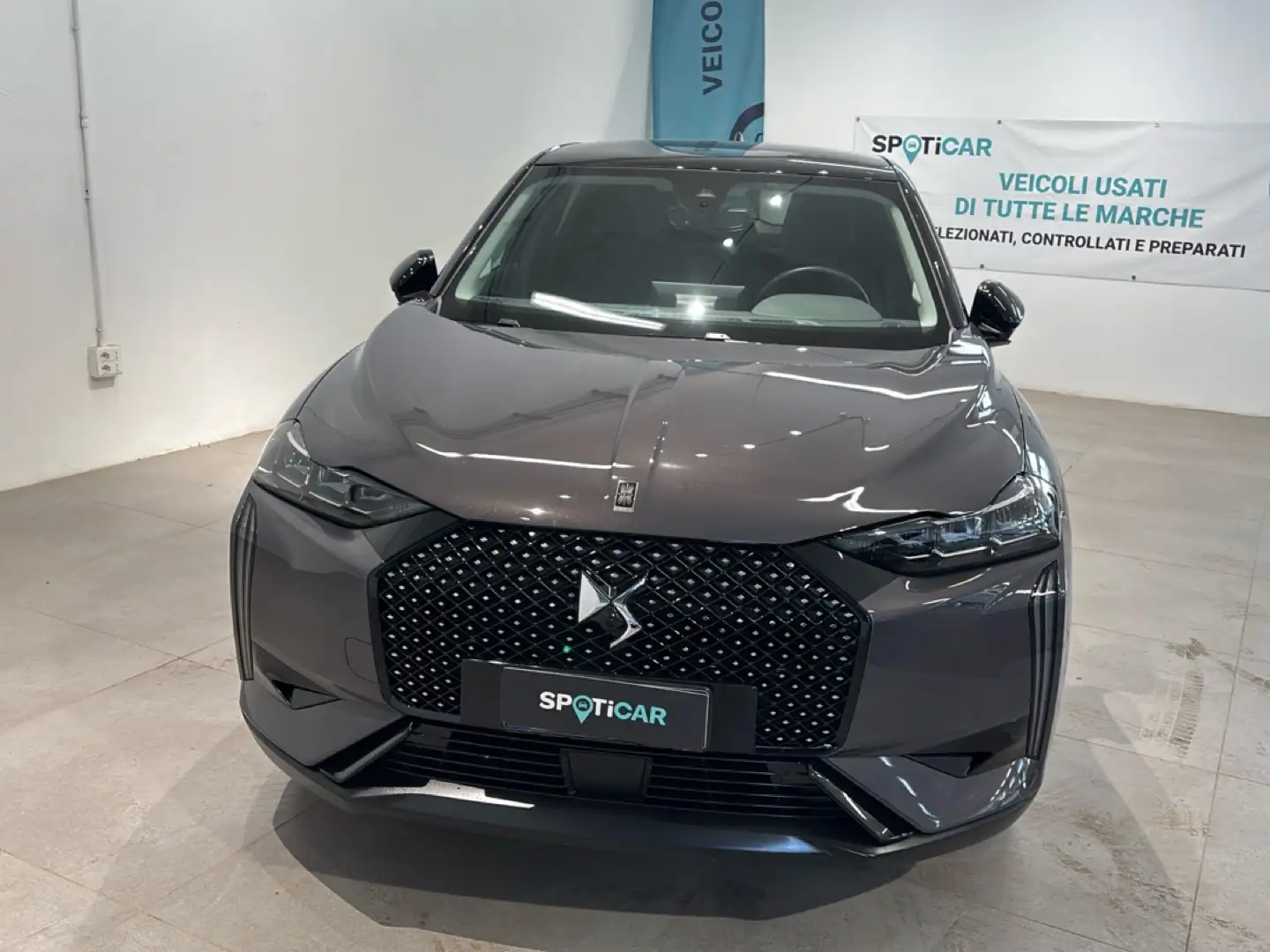 DS Automobiles DS 3 Crossback DS 3 Hybrid 136cv  Étoile Grau - 2