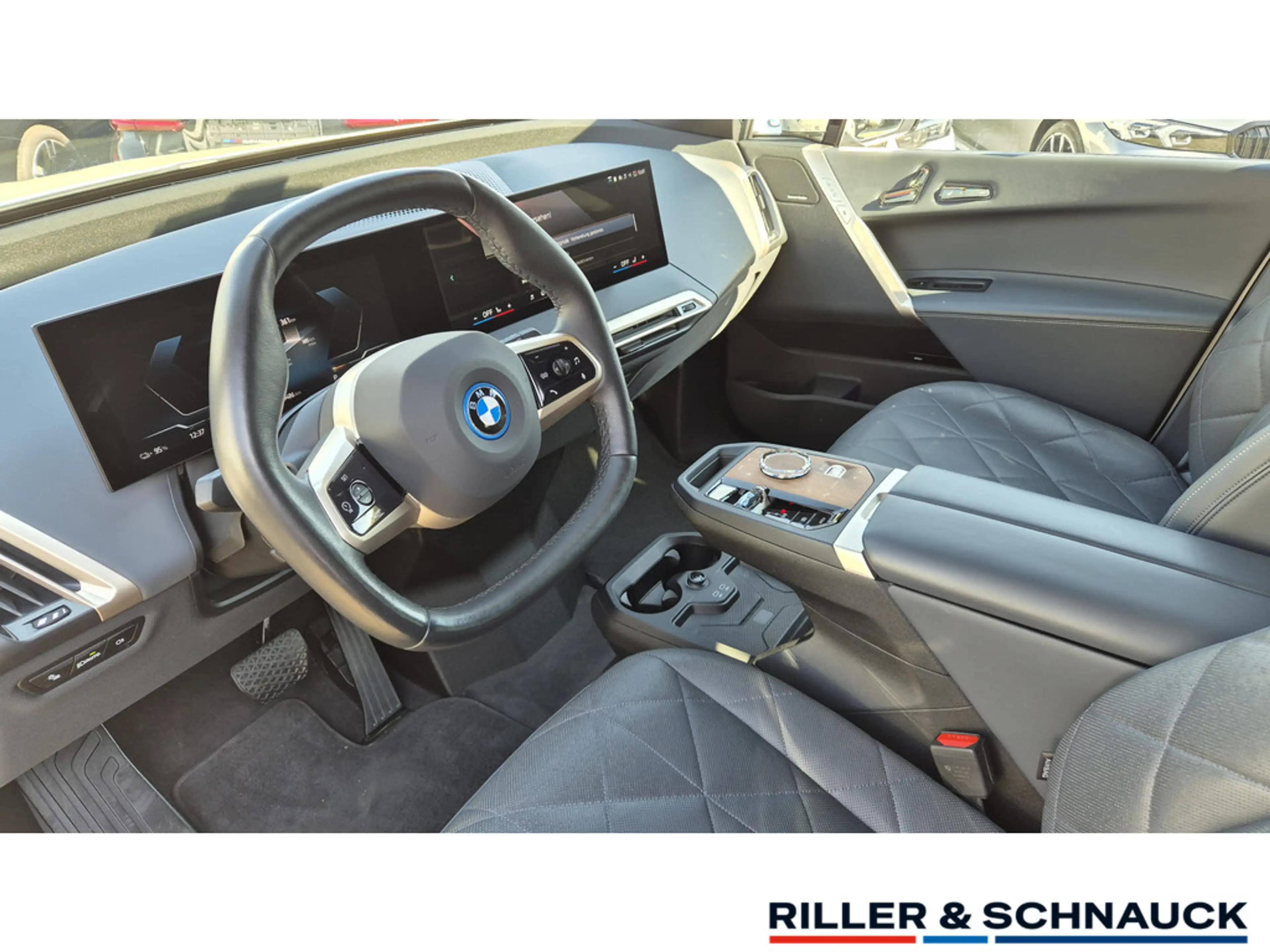 BMW iX 40 Sport AHK+LASER+ACC+H&K+KAM+SITZBELÜ — photo 8