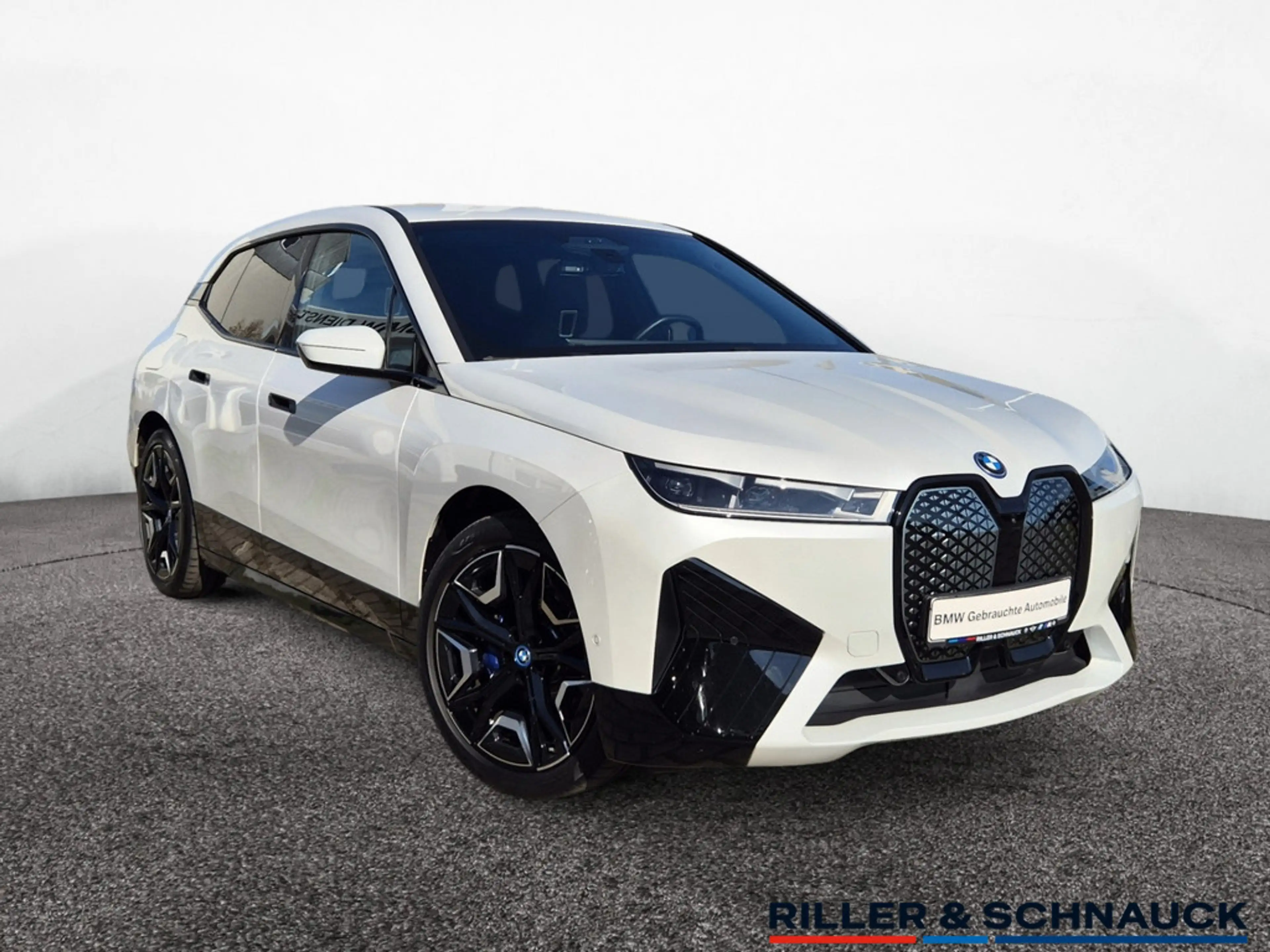 BMW iX 40 Sport AHK+LASER+ACC+H&K+KAM+SITZBELÜ — photo 3