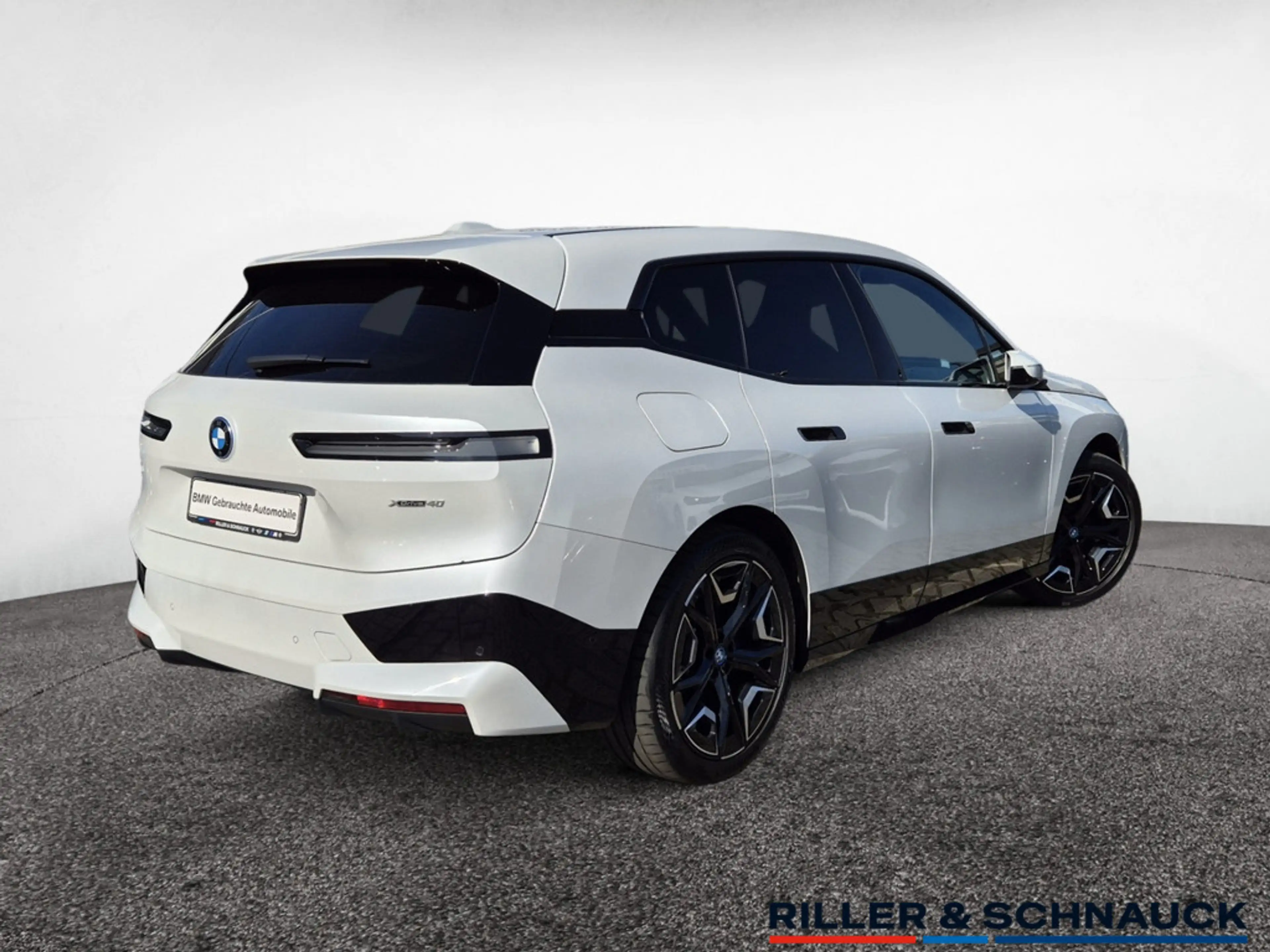 BMW iX 40 Sport AHK+LASER+ACC+H&K+KAM+SITZBELÜ — photo 5