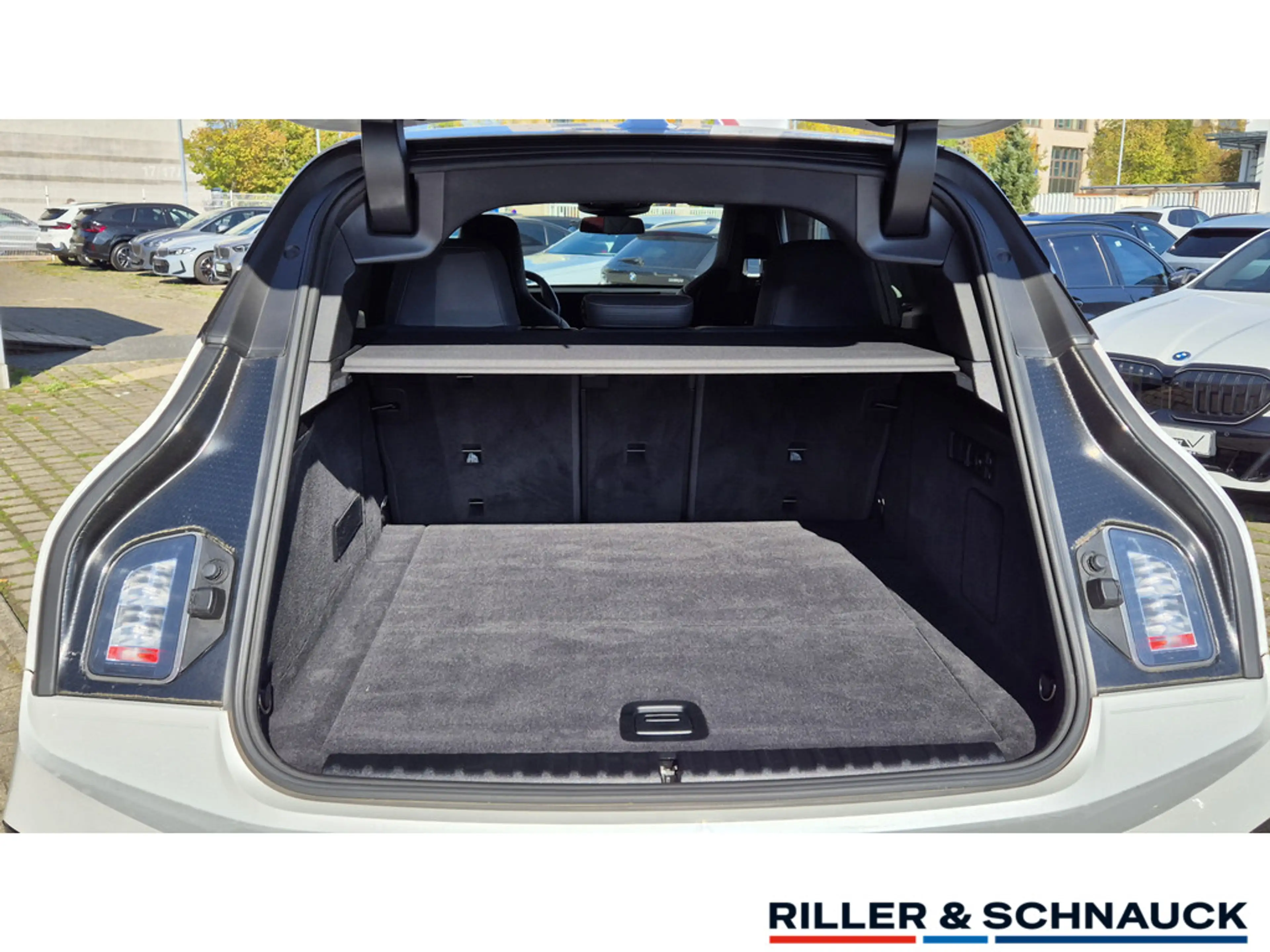 BMW iX 40 Sport AHK+LASER+ACC+H&K+KAM+SITZBELÜ — photo 10