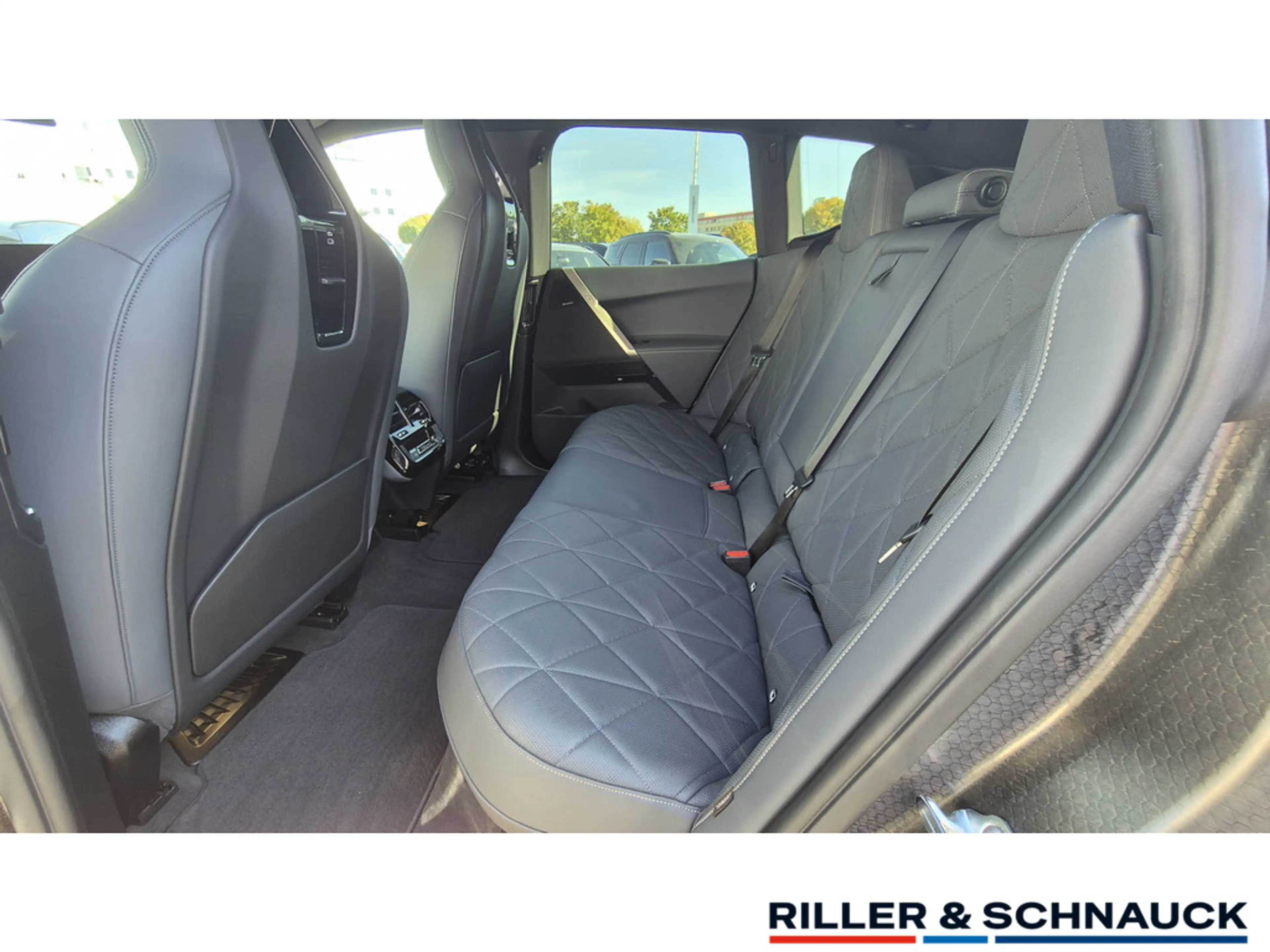 BMW iX 40 Sport AHK+LASER+ACC+H&K+KAM+SITZBELÜ — photo 9