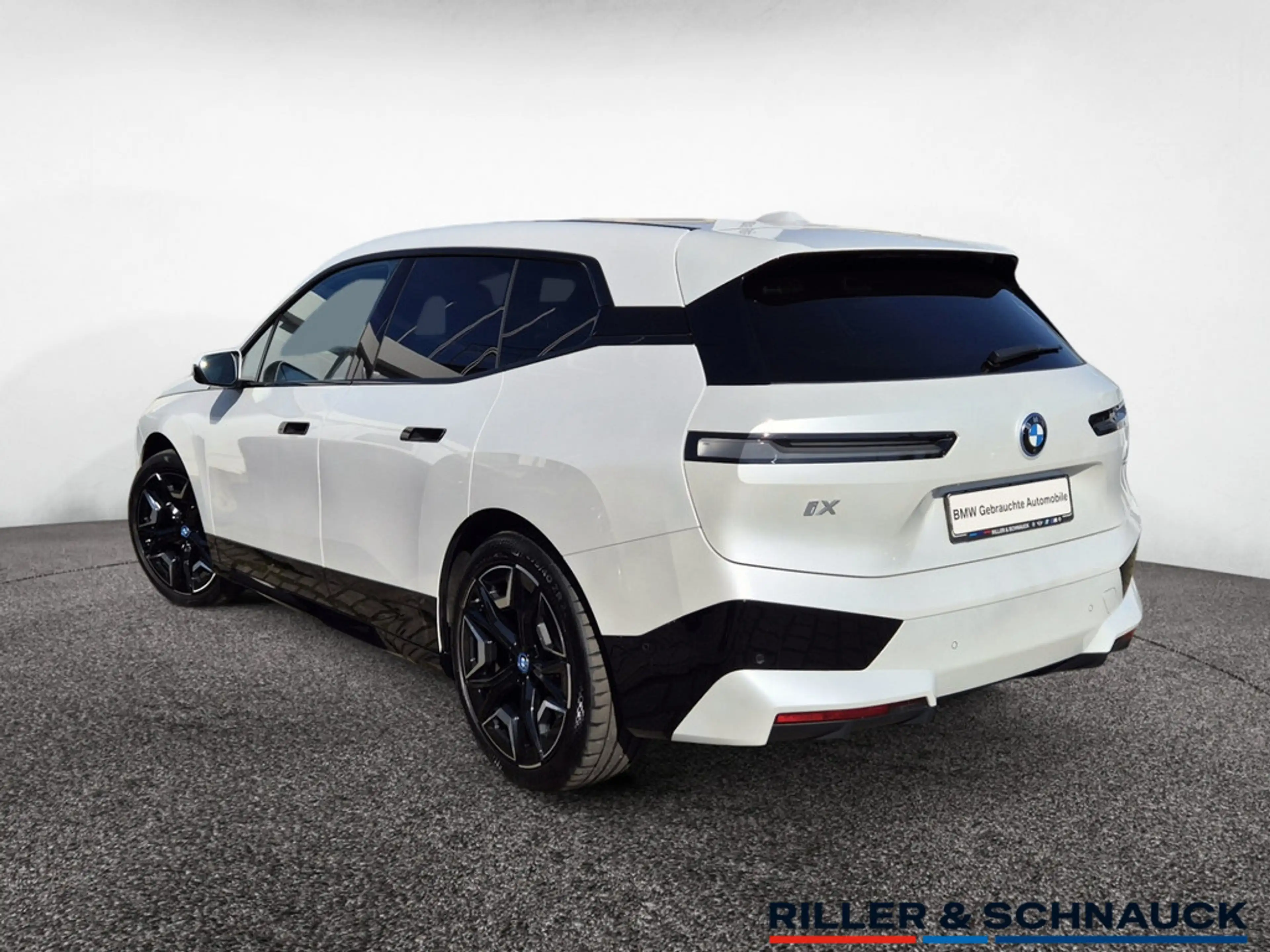BMW iX 40 Sport AHK+LASER+ACC+H&K+KAM+SITZBELÜ — photo 4