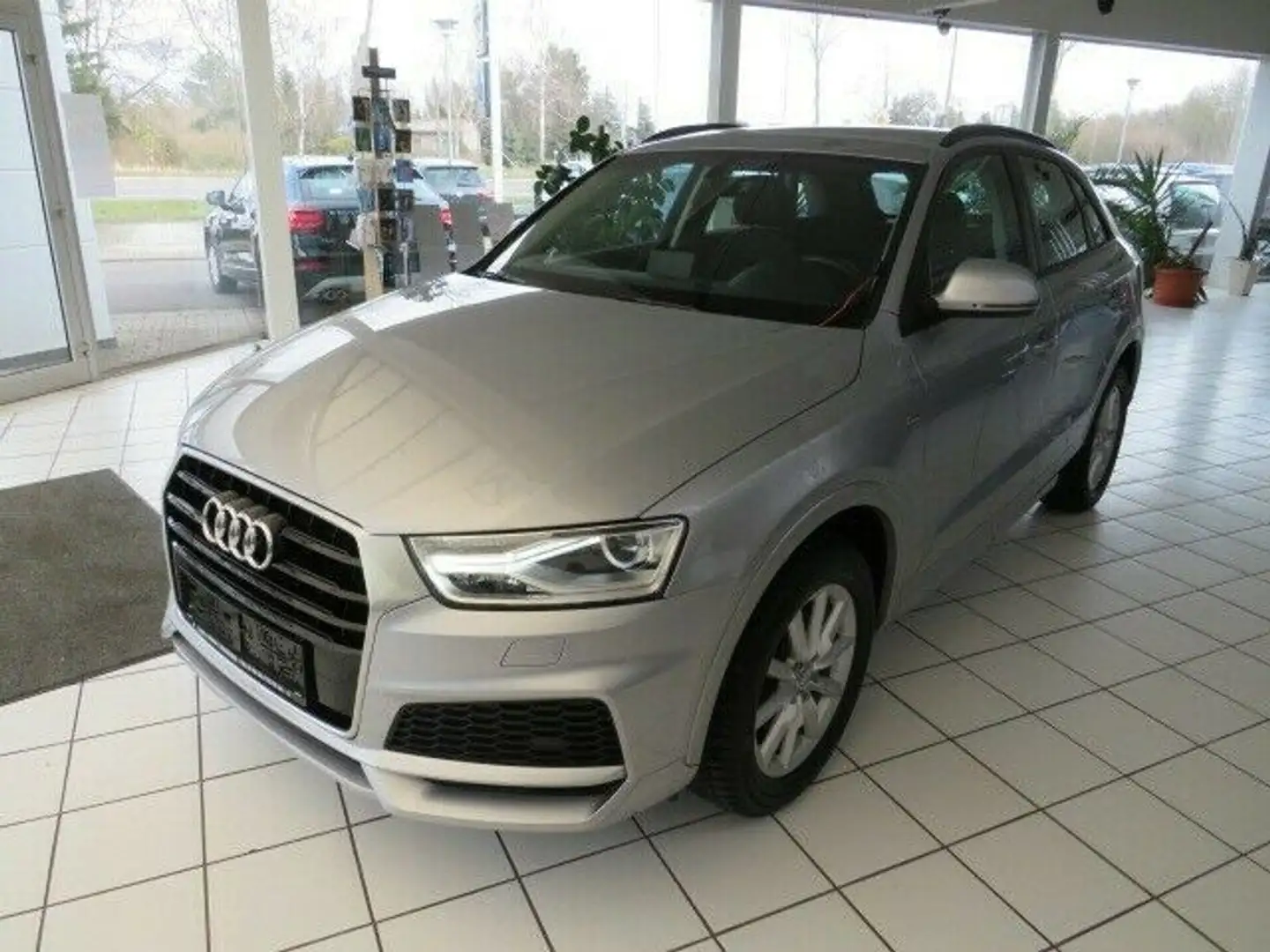 Audi Q3 S-Line Exterieur / S-tronic Silber - 2
