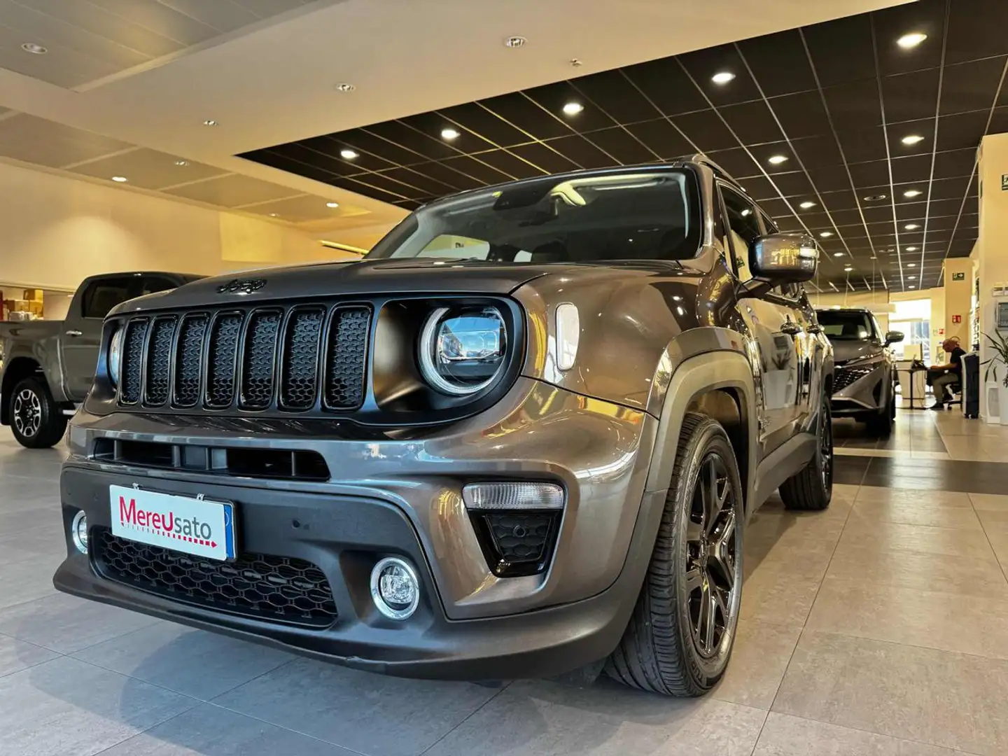 Jeep Renegade 1.3 T4 DDCT Limited Grijs - 1