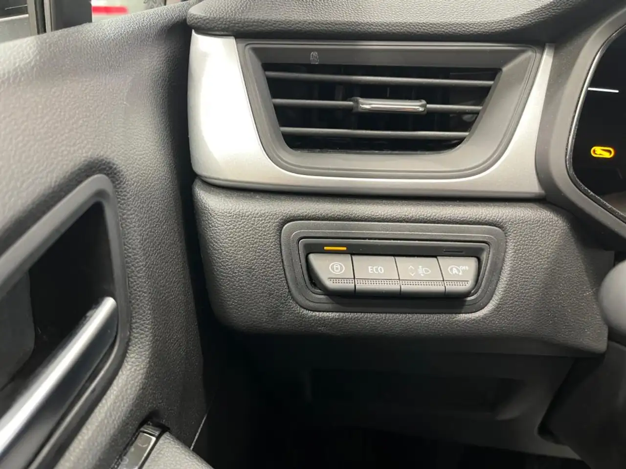 Renault Captur — photo 17