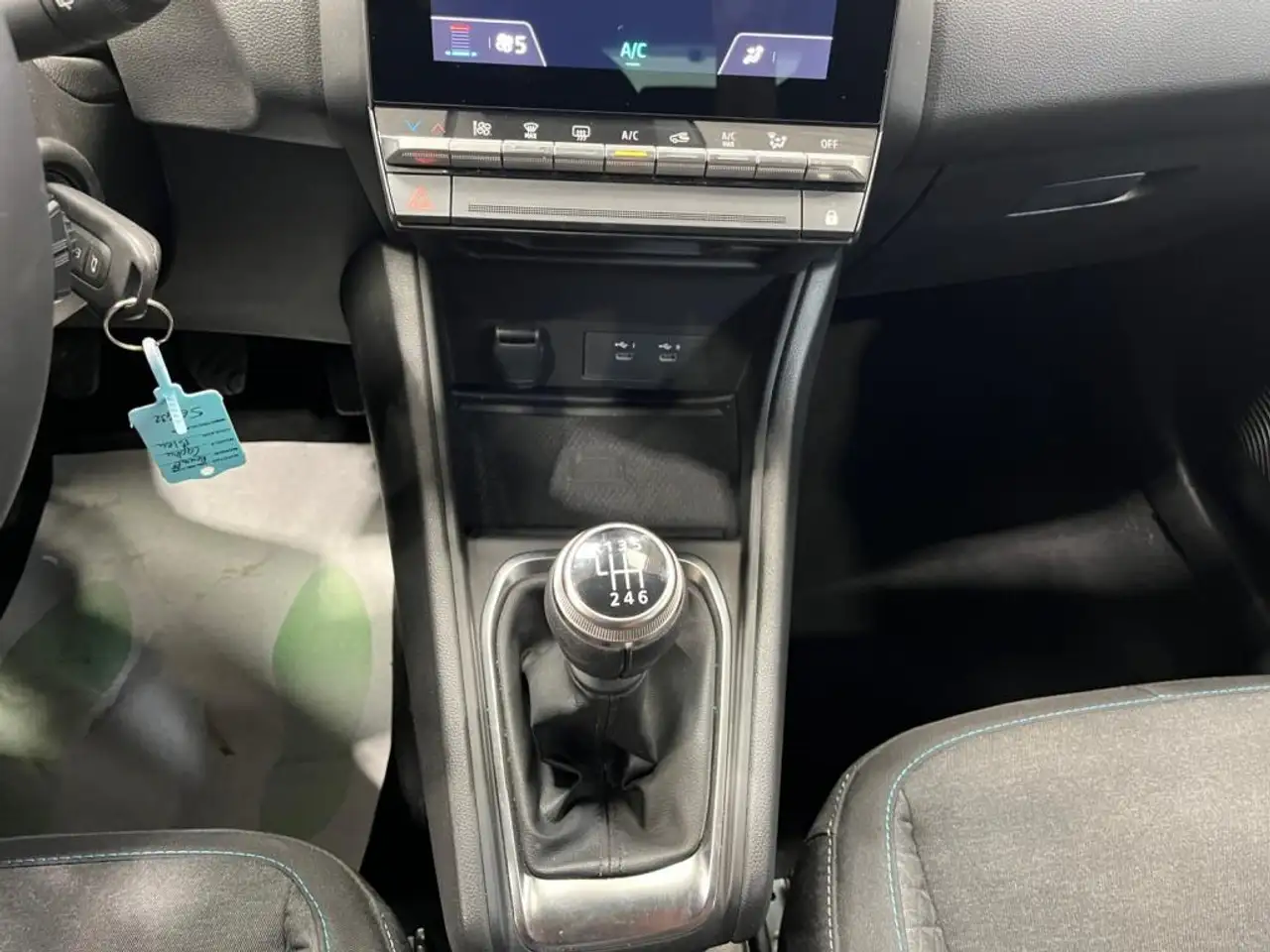 Renault Captur — photo 19