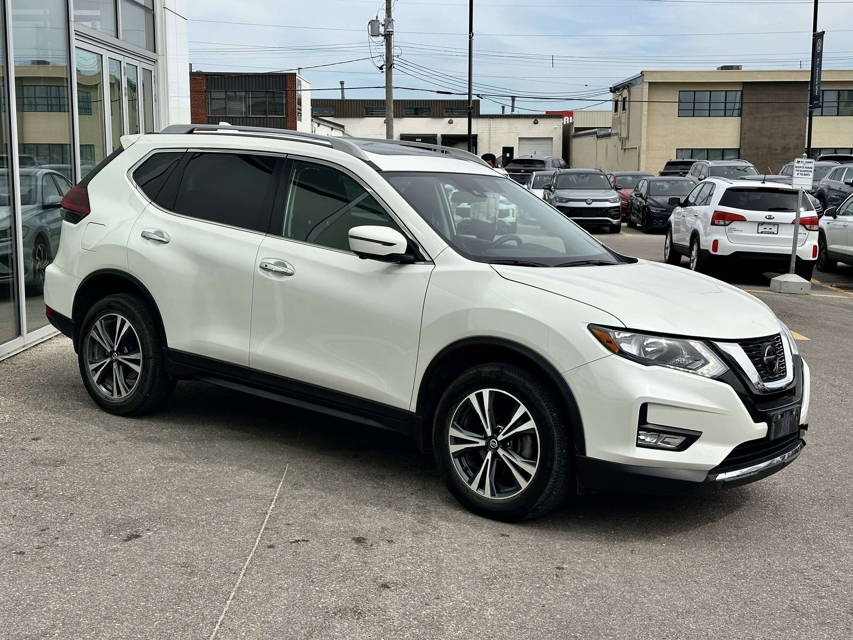 2019 Nissan Rogue SV | CLEAN CARFAX | PANORAMIC MOONROOF | — снимка 1