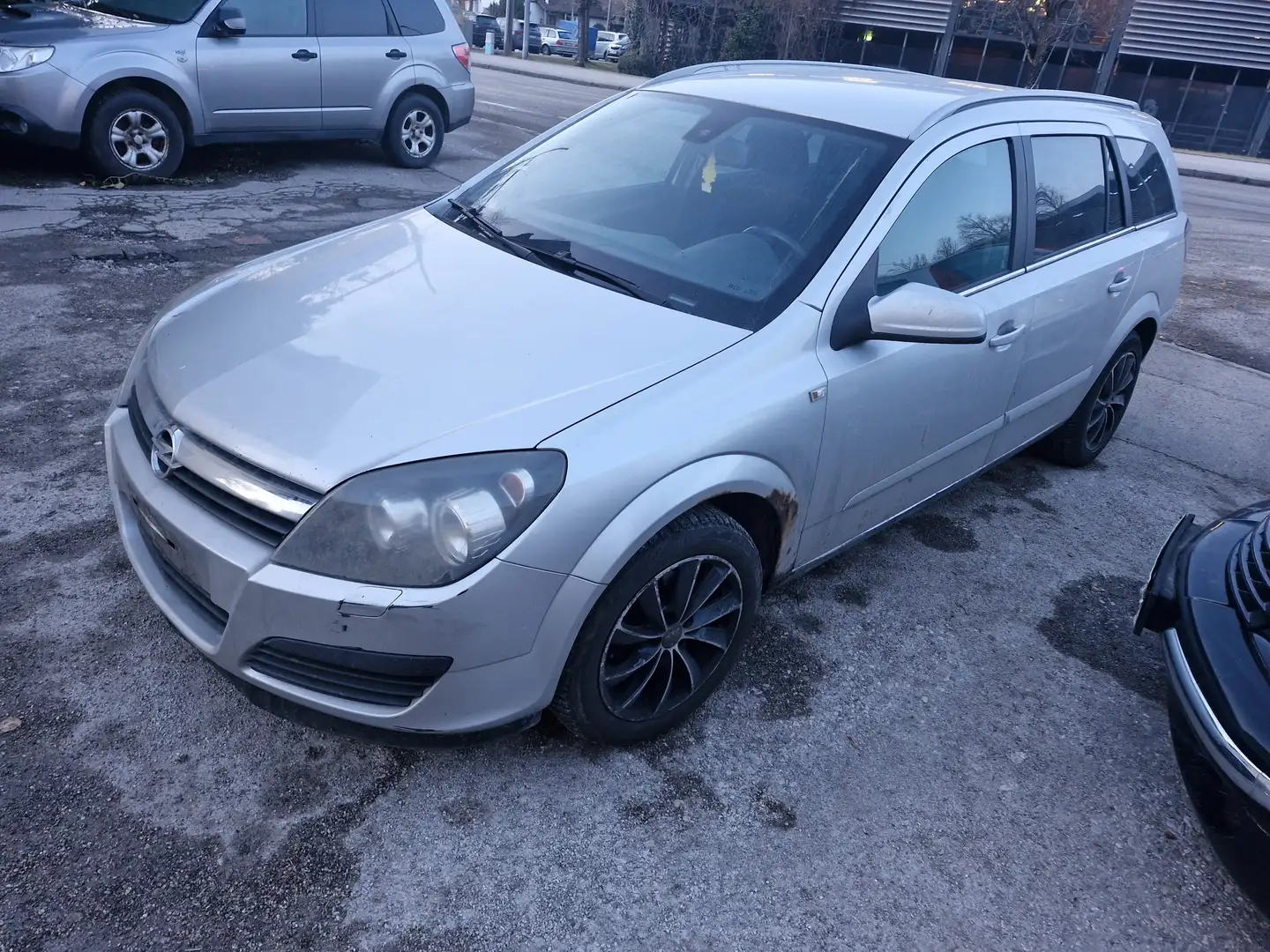 Opel Astra 1.9 CDTI Caravan DPF Grau - 2