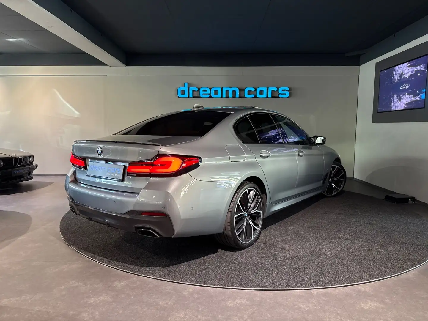 BMW 530 d 48 V Aut. / M Paket /  FACELIFT / SCHIEBEDACH / Argent - 2