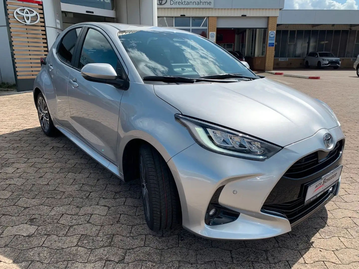 Toyota Yaris Hybrid Style **SOFORT (RF)** Silber - 2