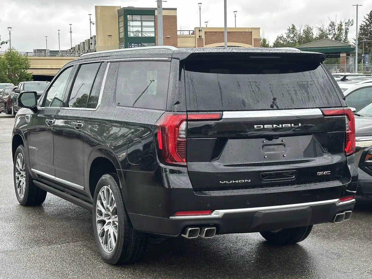 GMC Yukon снимка GMC Yukon