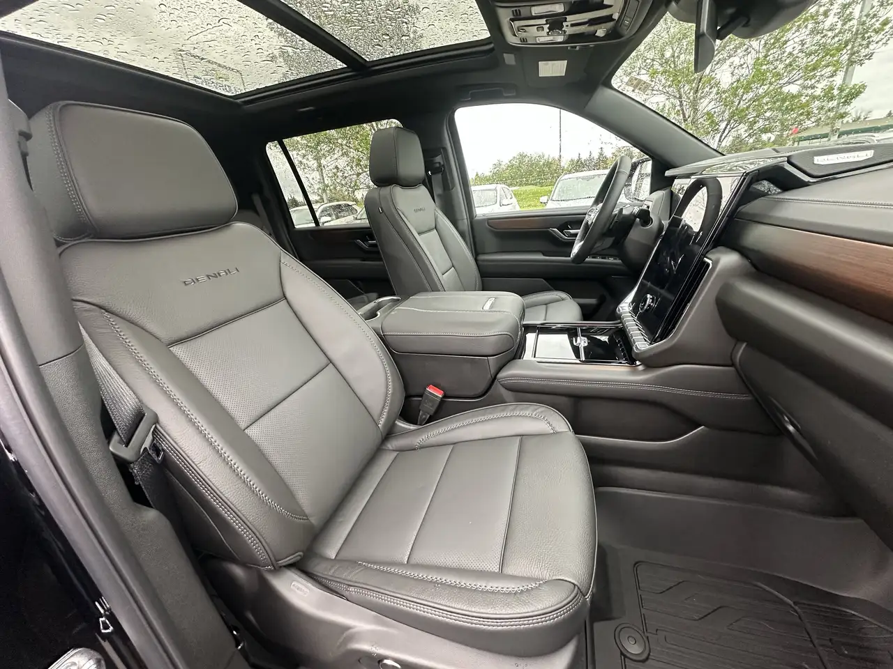 GMC Yukon снимка GMC Yukon